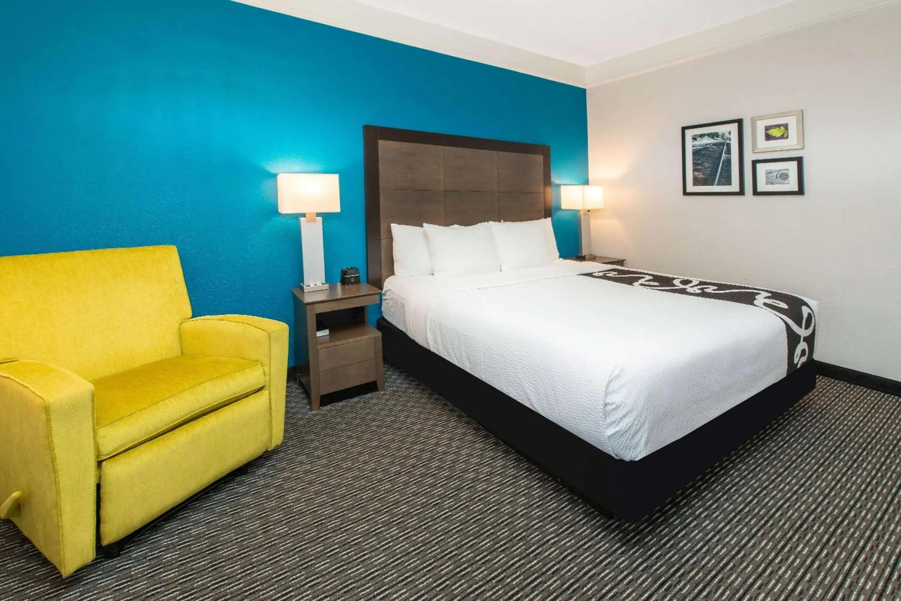 Deluxe King Room in La Quinta by Wyndham Tampa Brandon Regency Park Deluxe King Room in La Quinta by Wyndham Tampa Brandon Regency Park