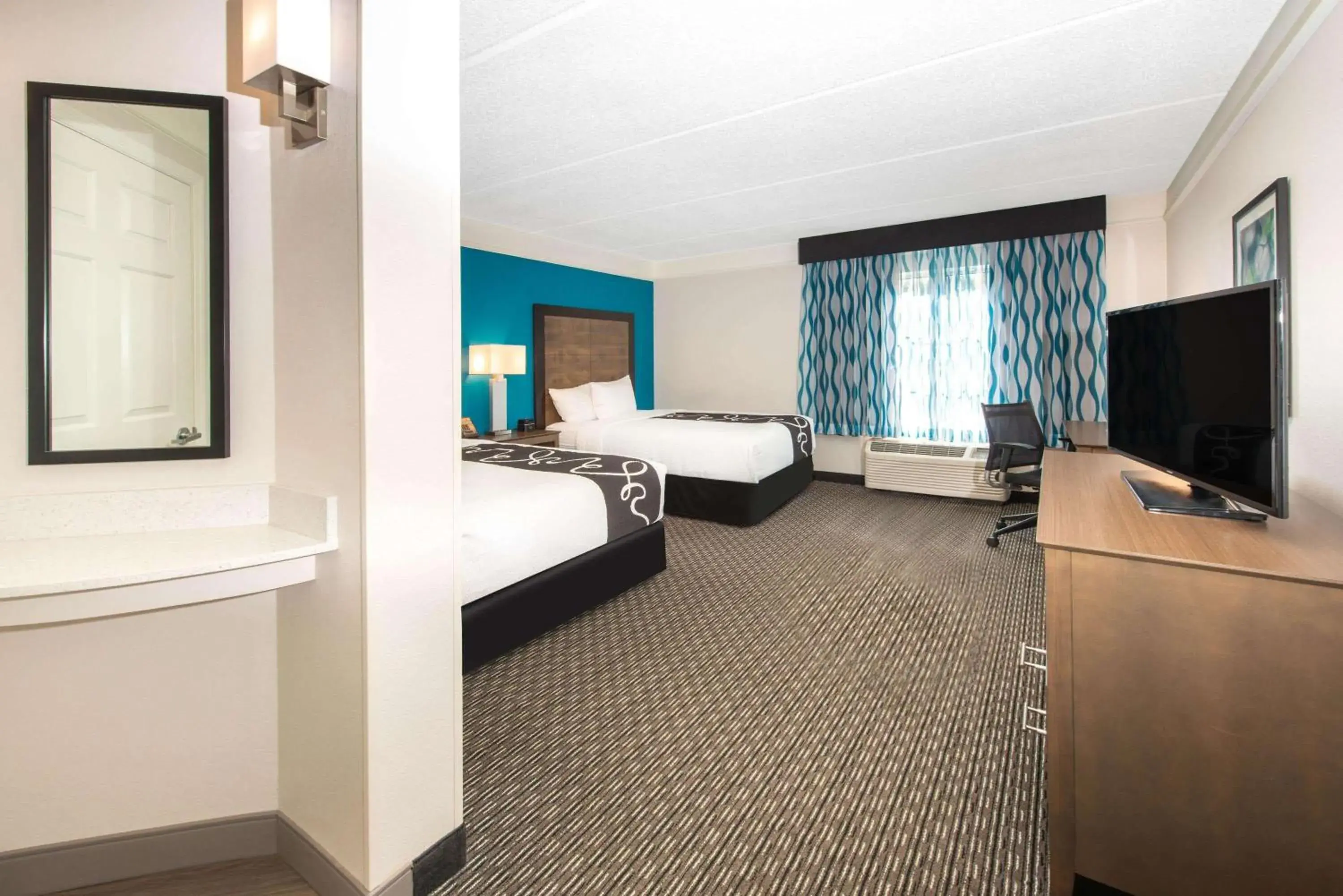 Double Room with Two Double Beds and Roll-In Shower - Mobility/Hearing Accessible - Non-Smoking in La Quinta by Wyndham Tampa Brandon Regency Park Double Room with Two Double Beds and Roll-In Shower - Mobility/Hearing Accessible - Non-Smoking in La Quinta by Wyndham Tampa Brandon Regency Park