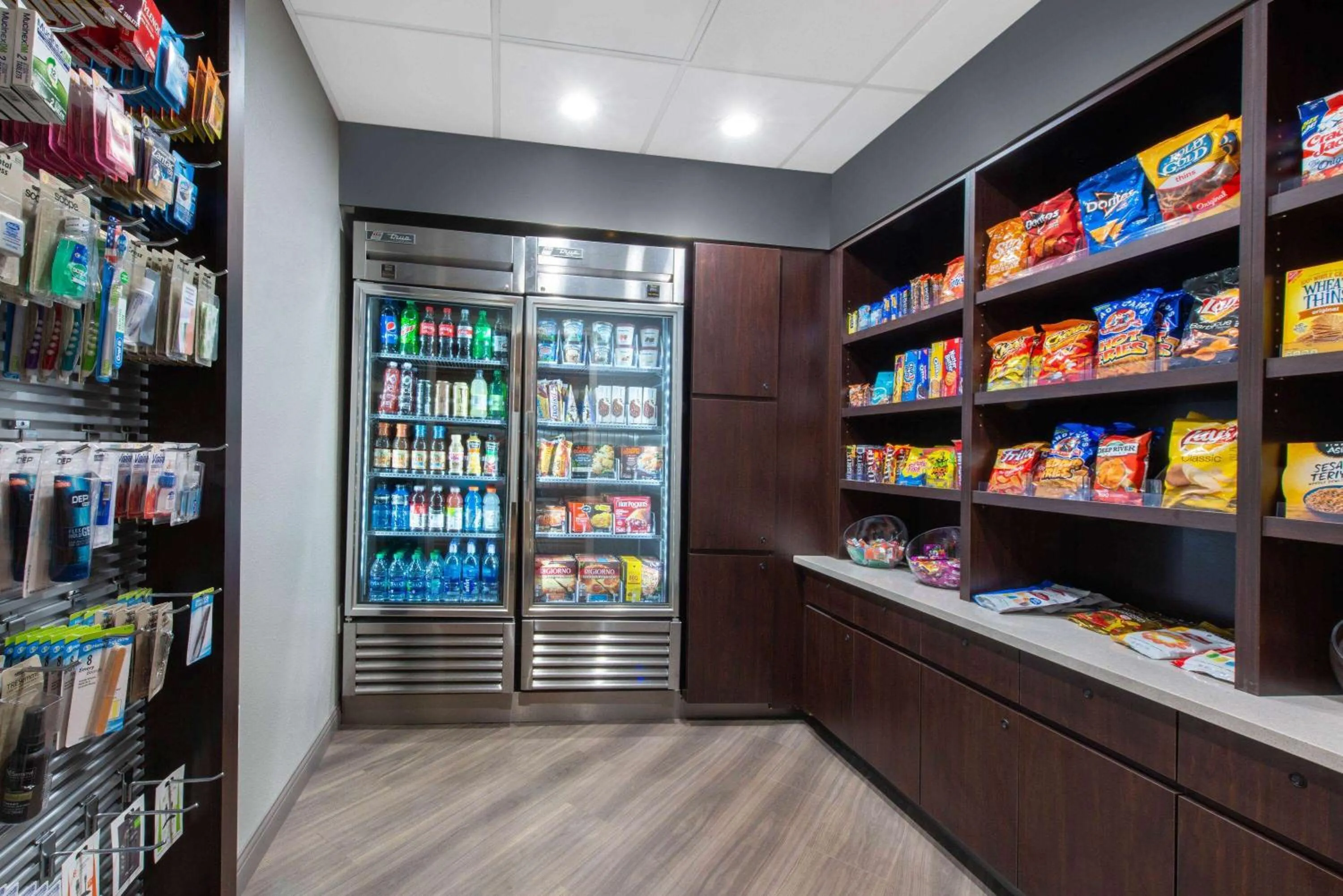 Food and drinks in La Quinta by Wyndham Tampa Brandon Regency Park