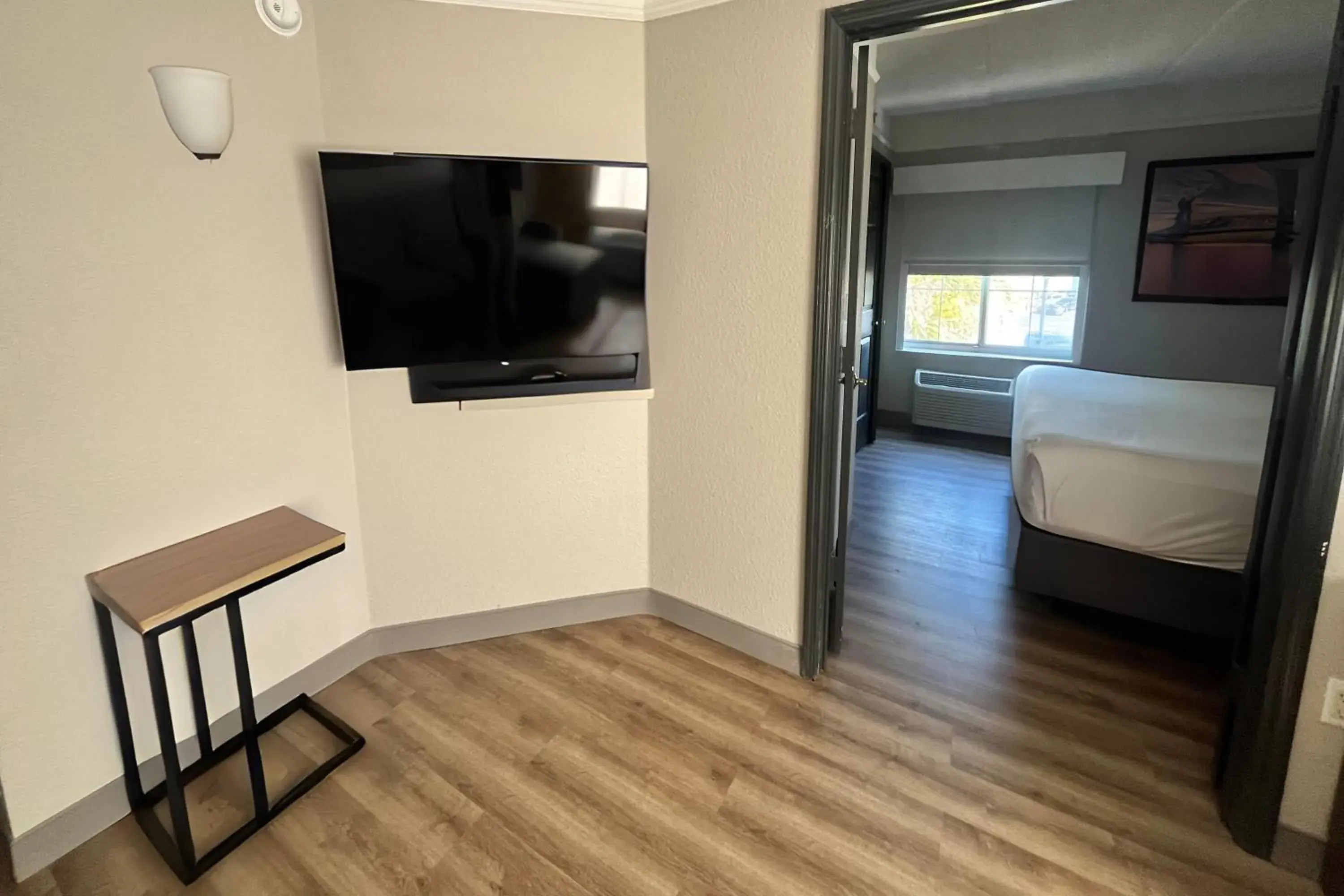 Photo of the whole room, Bed in La Quinta by Wyndham Jacksonville Butler Blvd Photo of the whole room, Bed in La Quinta by Wyndham Jacksonville Butler Blvd