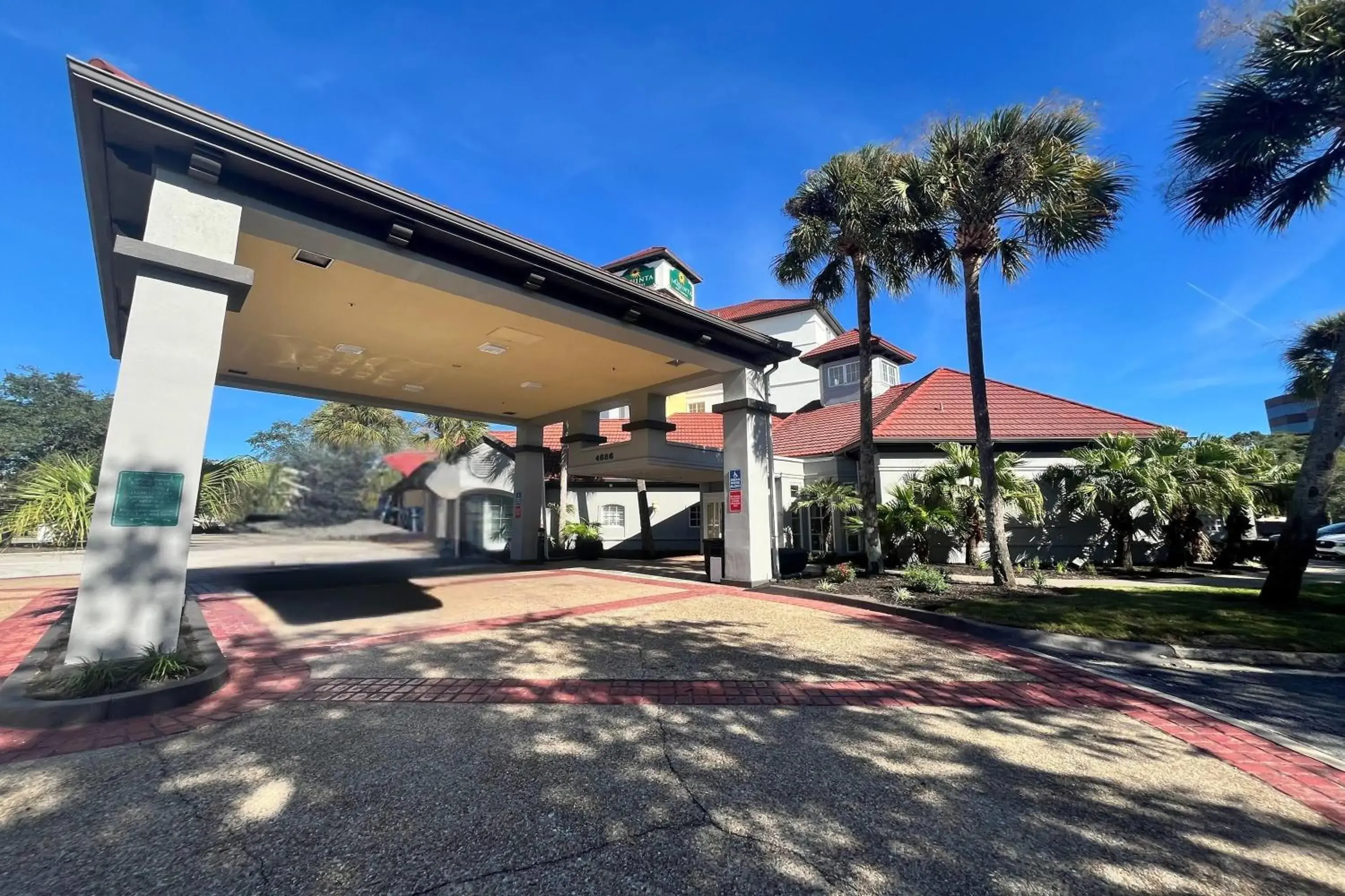 Property building in La Quinta by Wyndham Jacksonville Butler Blvd Property building in La Quinta by Wyndham Jacksonville Butler Blvd