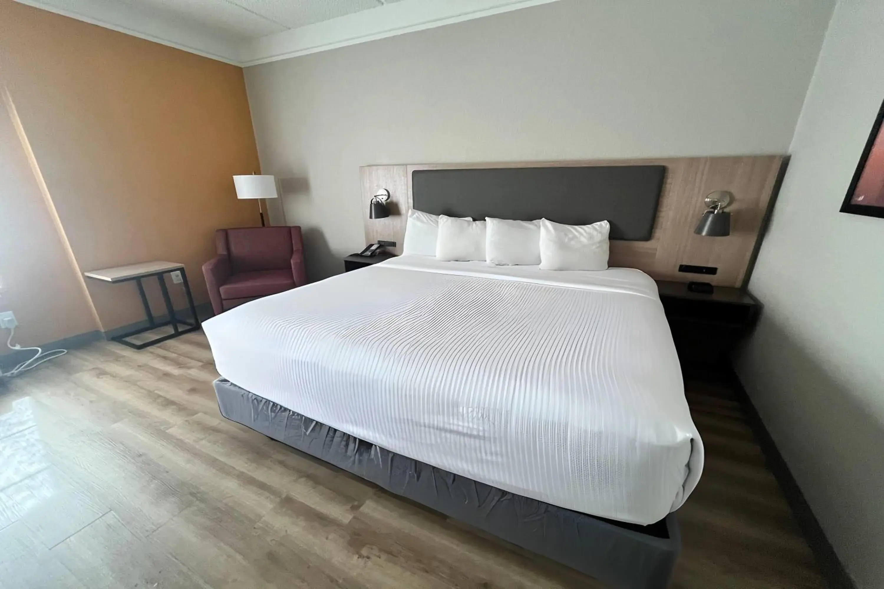 Photo of the whole room, Bed in La Quinta by Wyndham Jacksonville Butler Blvd Photo of the whole room, Bed in La Quinta by Wyndham Jacksonville Butler Blvd