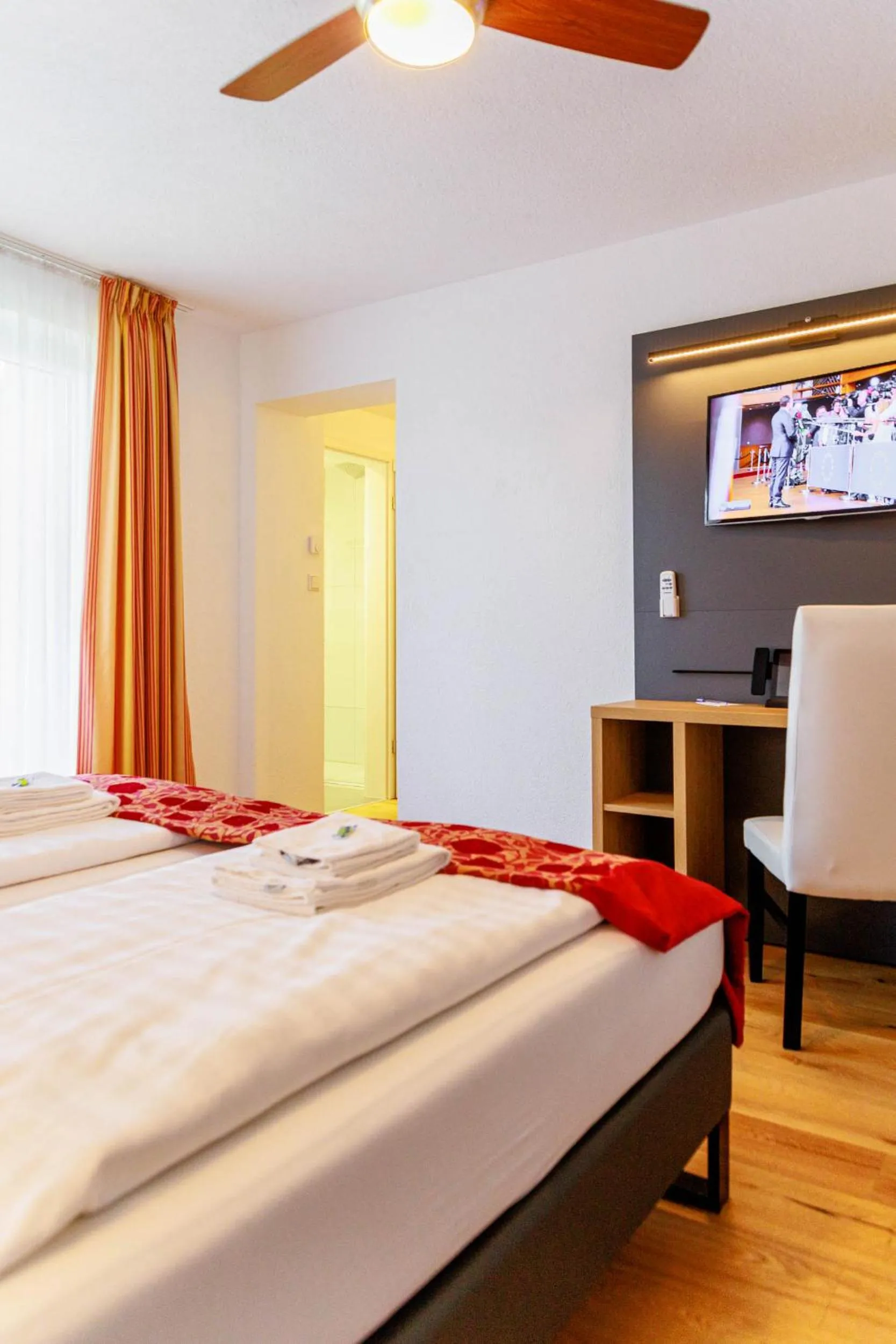 Photo of the whole room, Bed in Bodensee-Hotel Kreuz