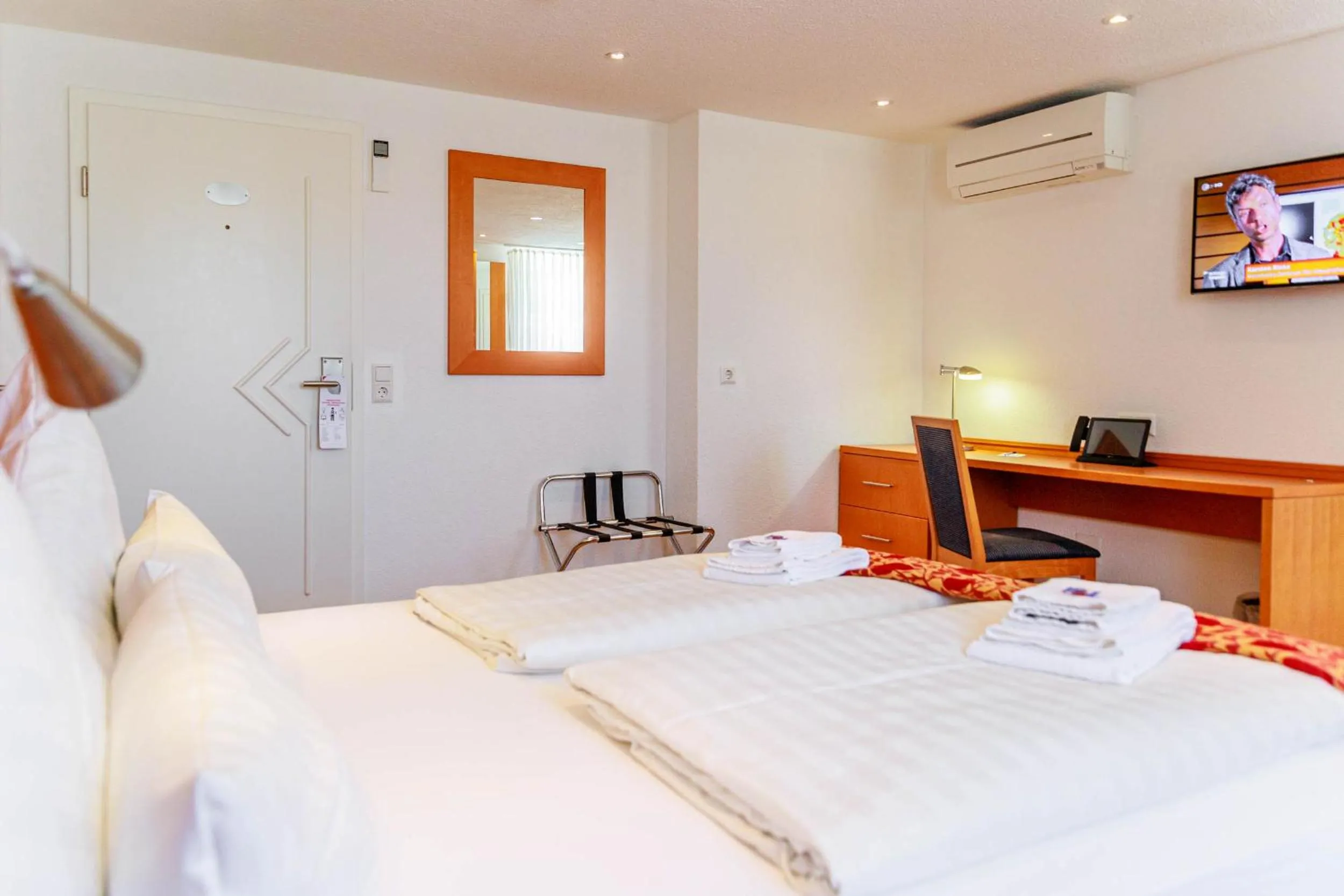 Photo of the whole room, Bed in Bodensee-Hotel Kreuz