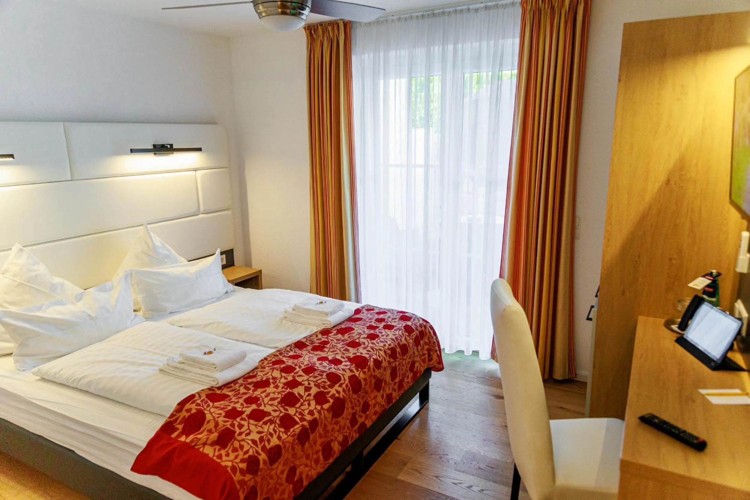 Photo of the whole room, Bed in Bodensee-Hotel Kreuz