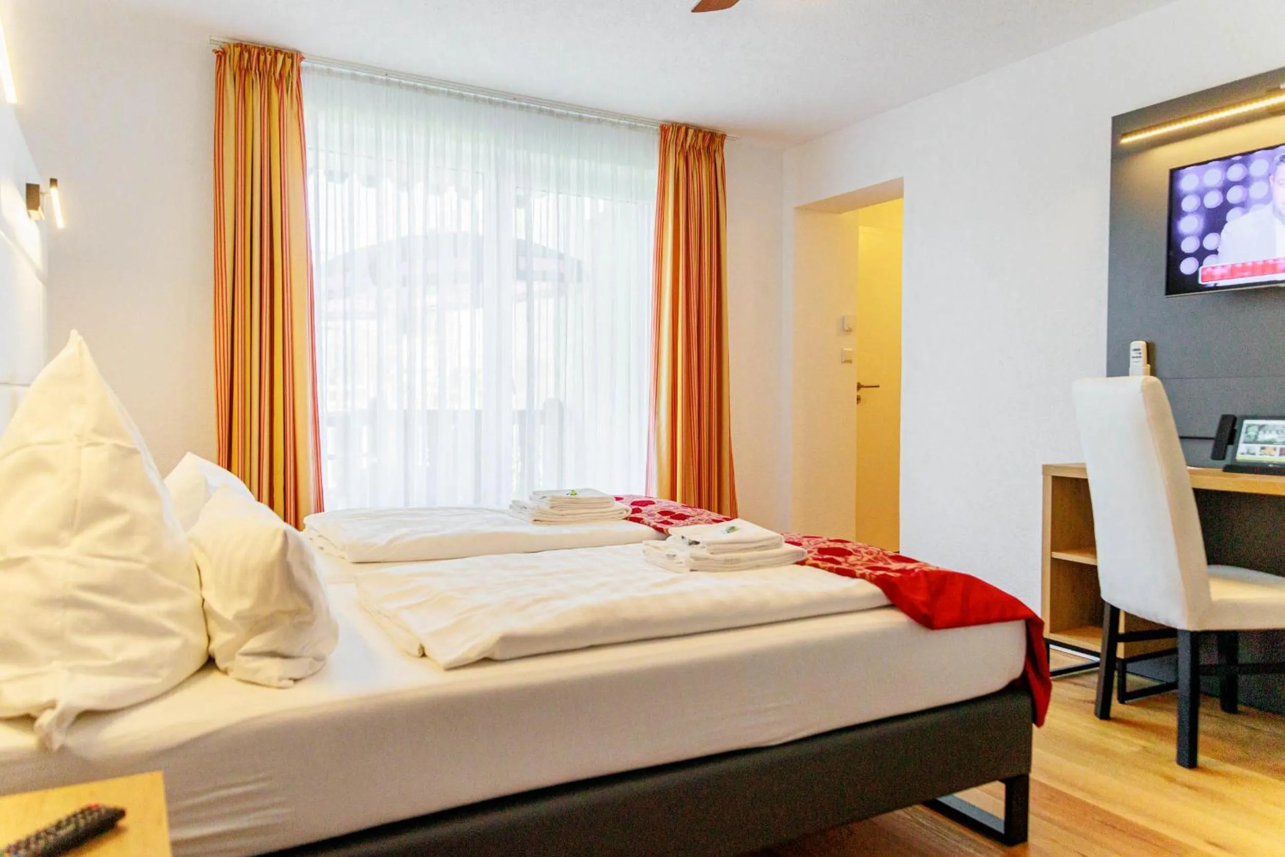 Photo of the whole room, Bed in Bodensee-Hotel Kreuz