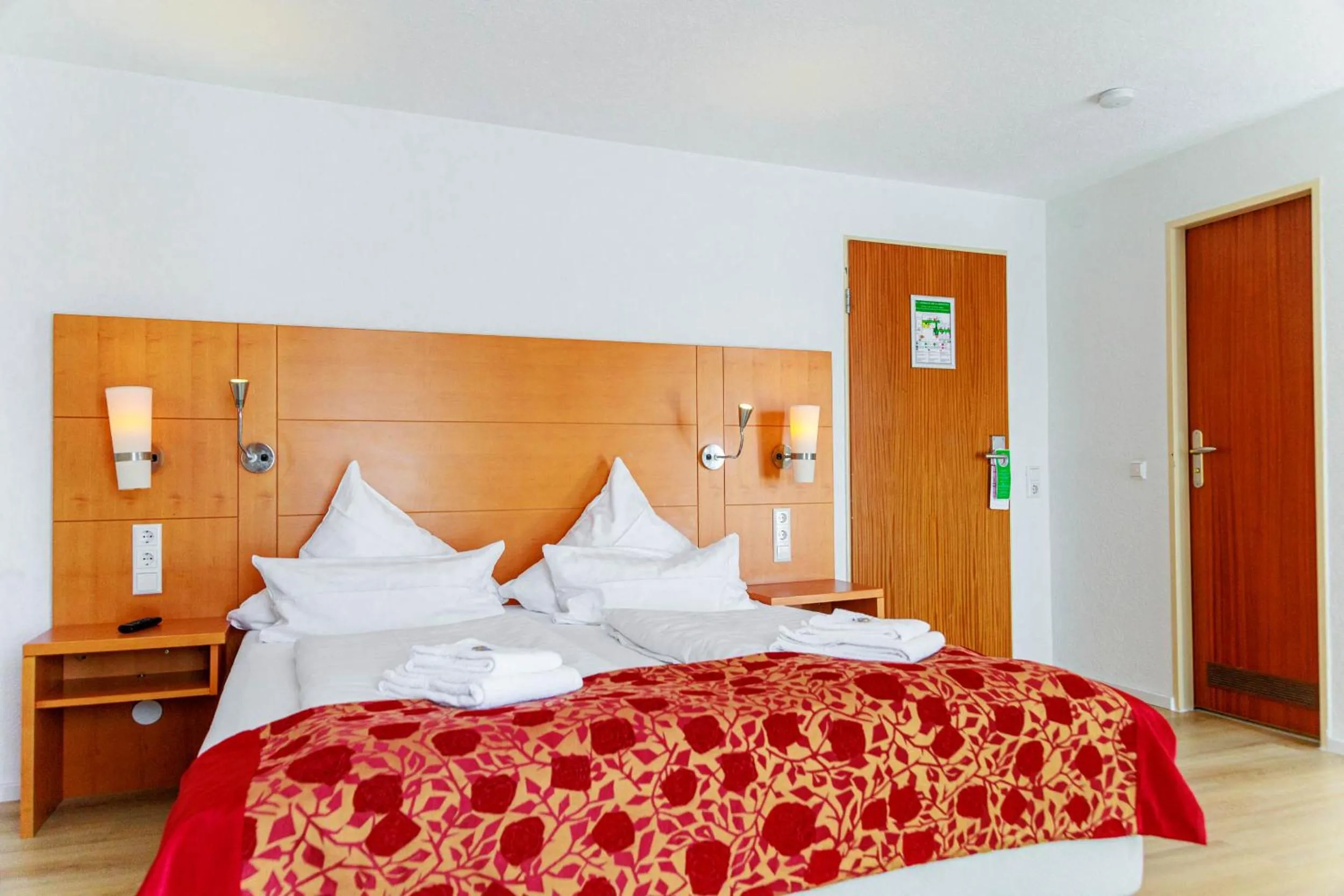 Photo of the whole room, Bed in Bodensee-Hotel Kreuz