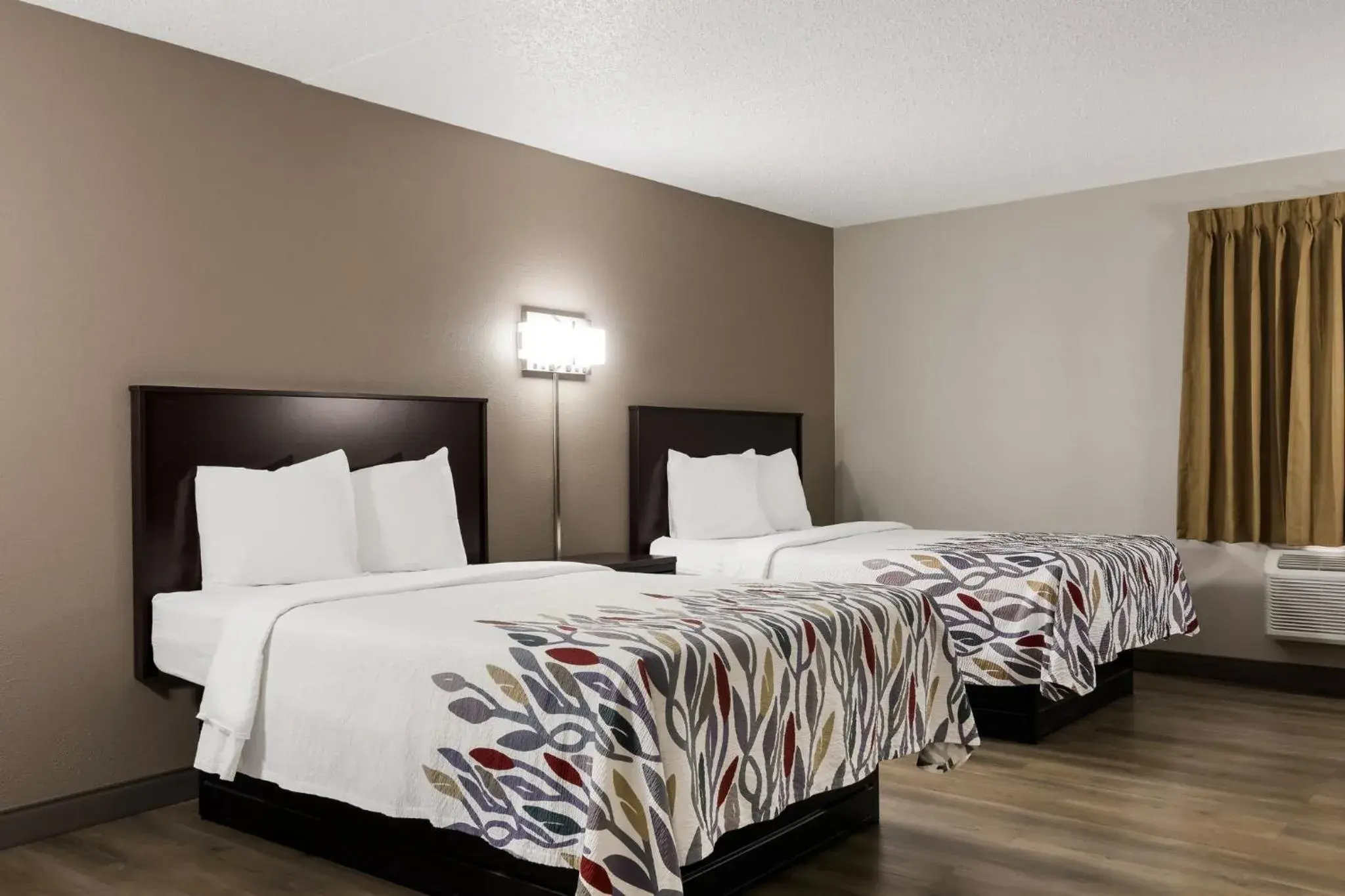 Photo of the whole room, Bed in Red Roof Inn Hartford- New Britain Photo of the whole room, Bed in Red Roof Inn Hartford- New Britain