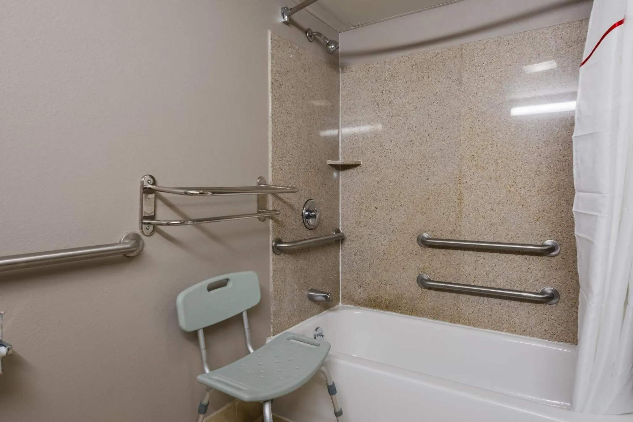 Bathroom in Red Roof Inn Hartford- New Britain