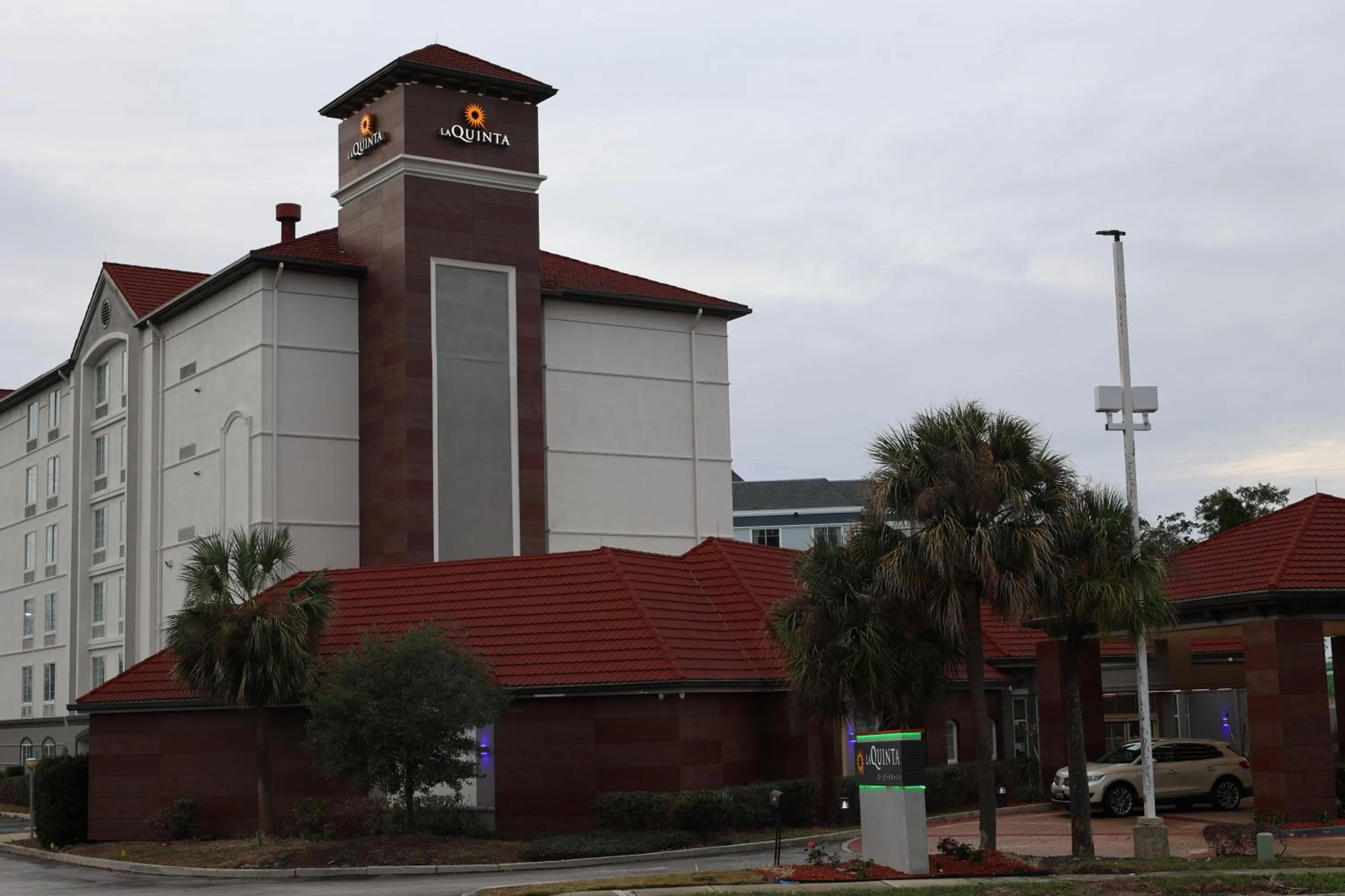 Property building in La Quinta Inn and Suites by Wyndham, Ocala