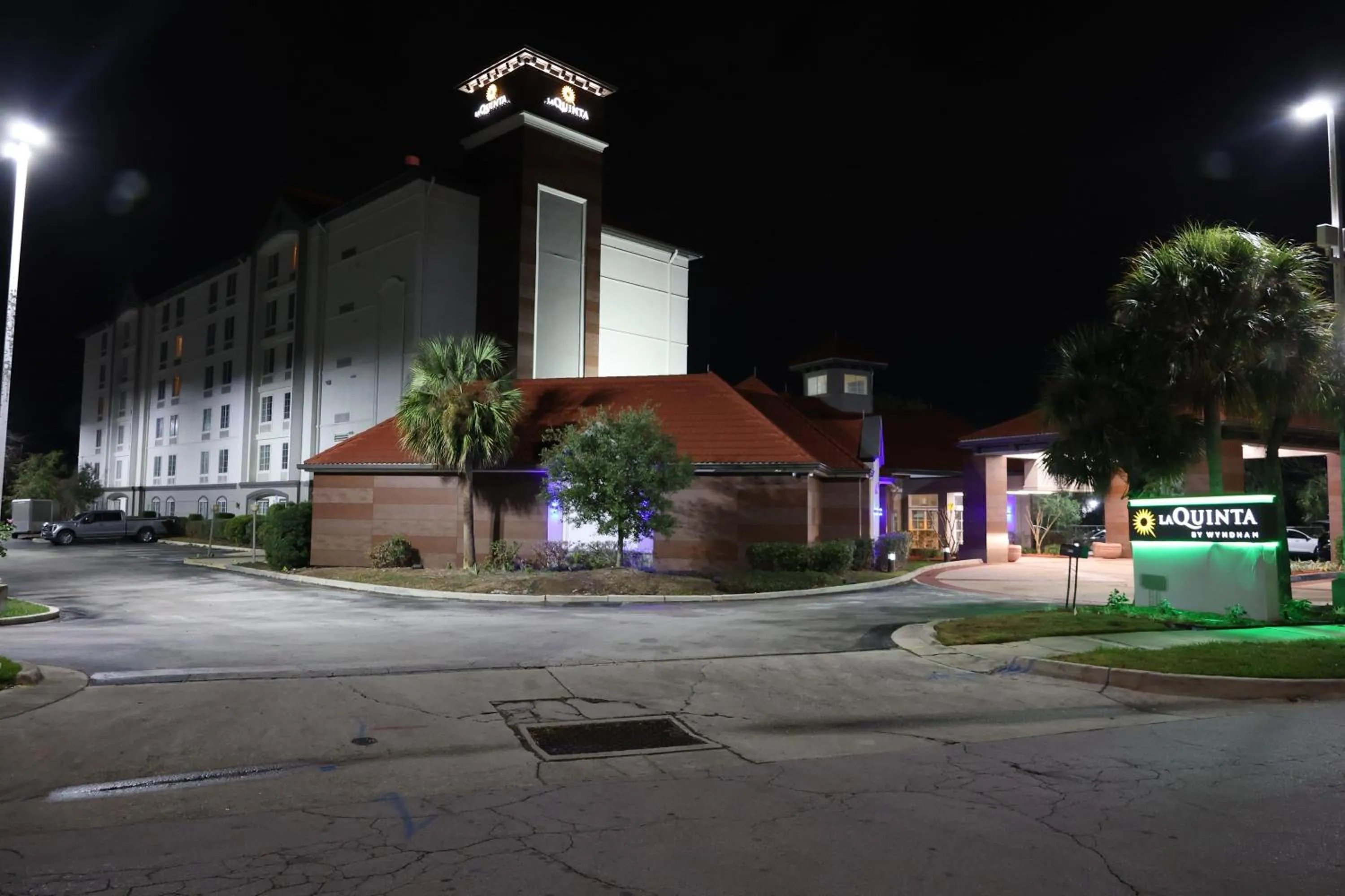 Property building in La Quinta Inn and Suites by Wyndham, Ocala