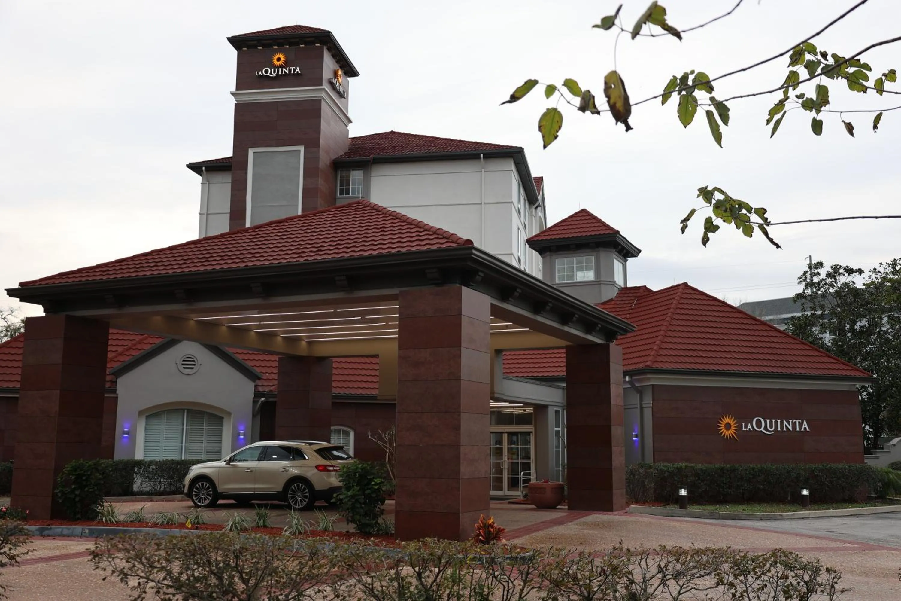 Property building in La Quinta Inn and Suites by Wyndham, Ocala