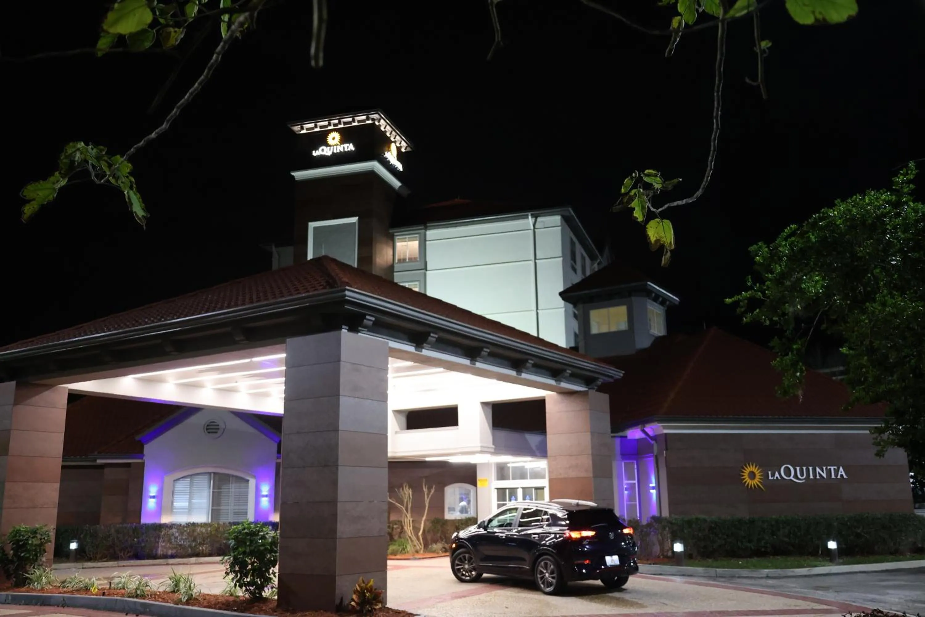 Property building in La Quinta Inn and Suites by Wyndham, Ocala