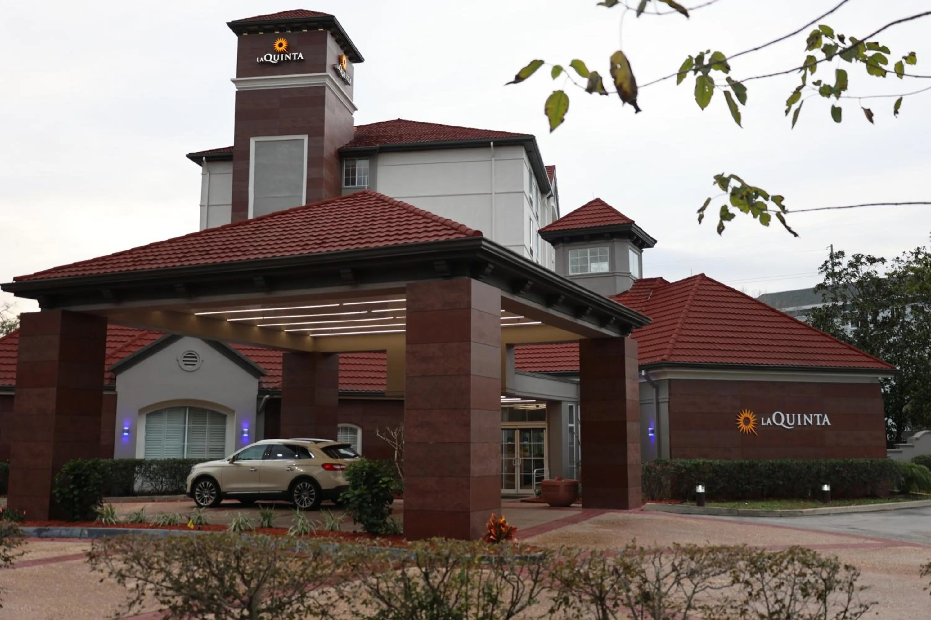 Property building in La Quinta Inn and Suites by Wyndham, Ocala