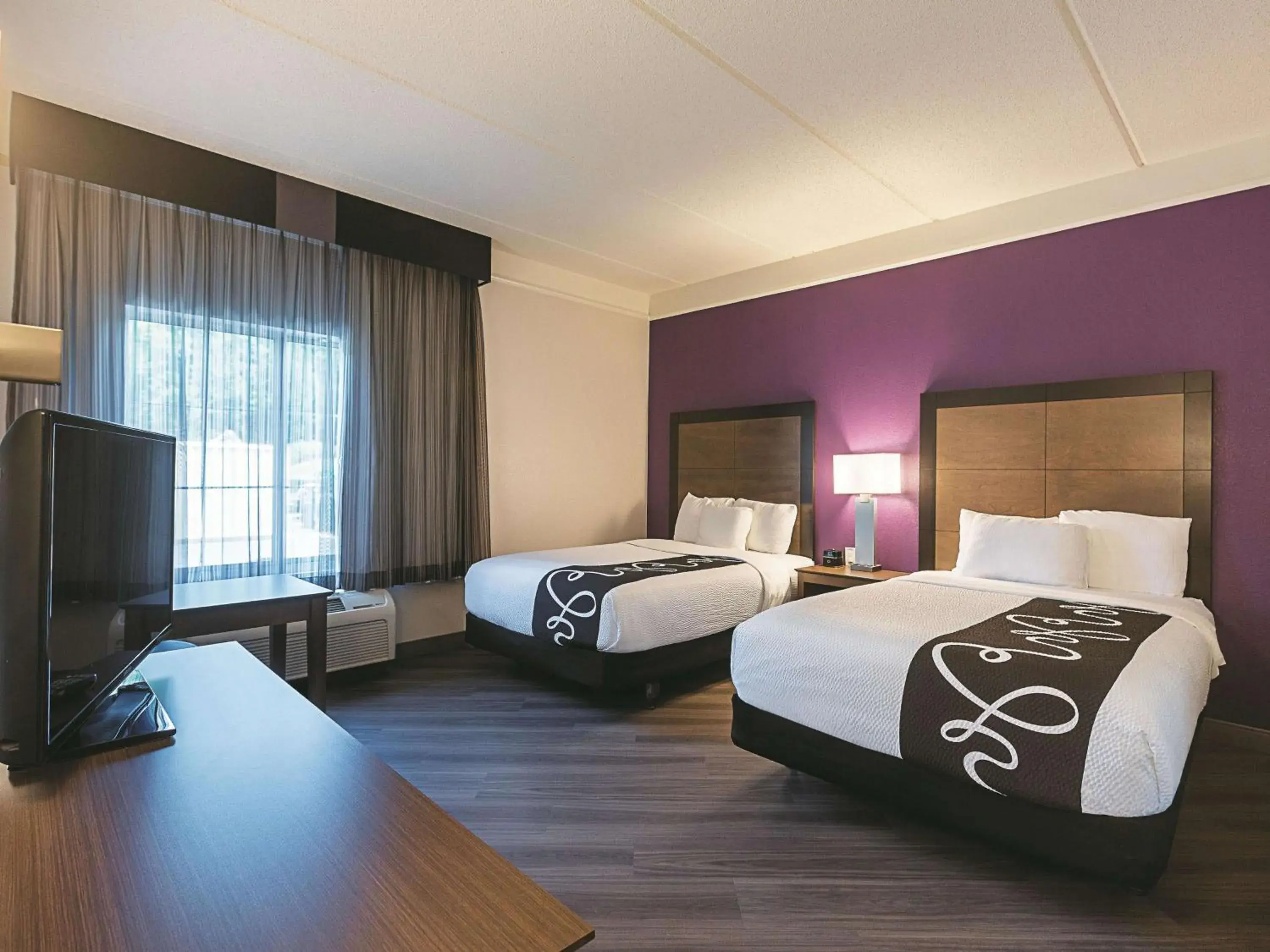 Photo of the whole room, Bed in La Quinta by Wyndham Atlanta Alpharetta Photo of the whole room, Bed in La Quinta by Wyndham Atlanta Alpharetta