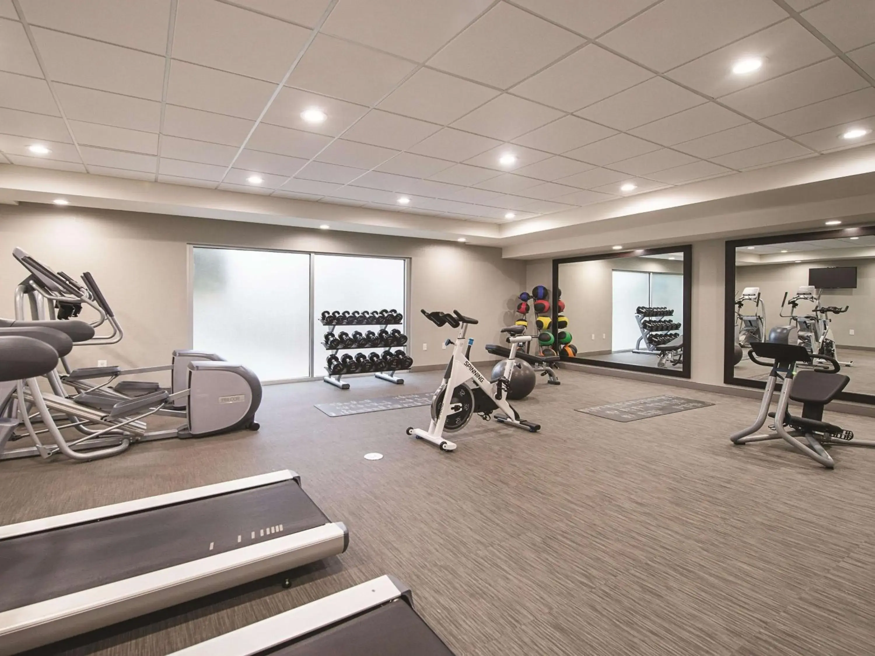 Fitness centre/facilities in La Quinta by Wyndham Atlanta Alpharetta Fitness centre/facilities in La Quinta by Wyndham Atlanta Alpharetta