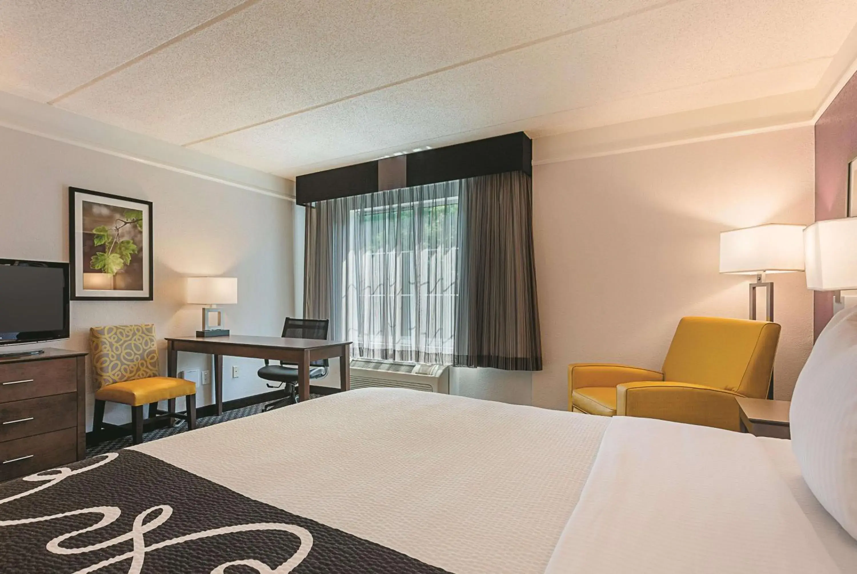 King Room in La Quinta by Wyndham Atlanta Alpharetta King Room in La Quinta by Wyndham Atlanta Alpharetta