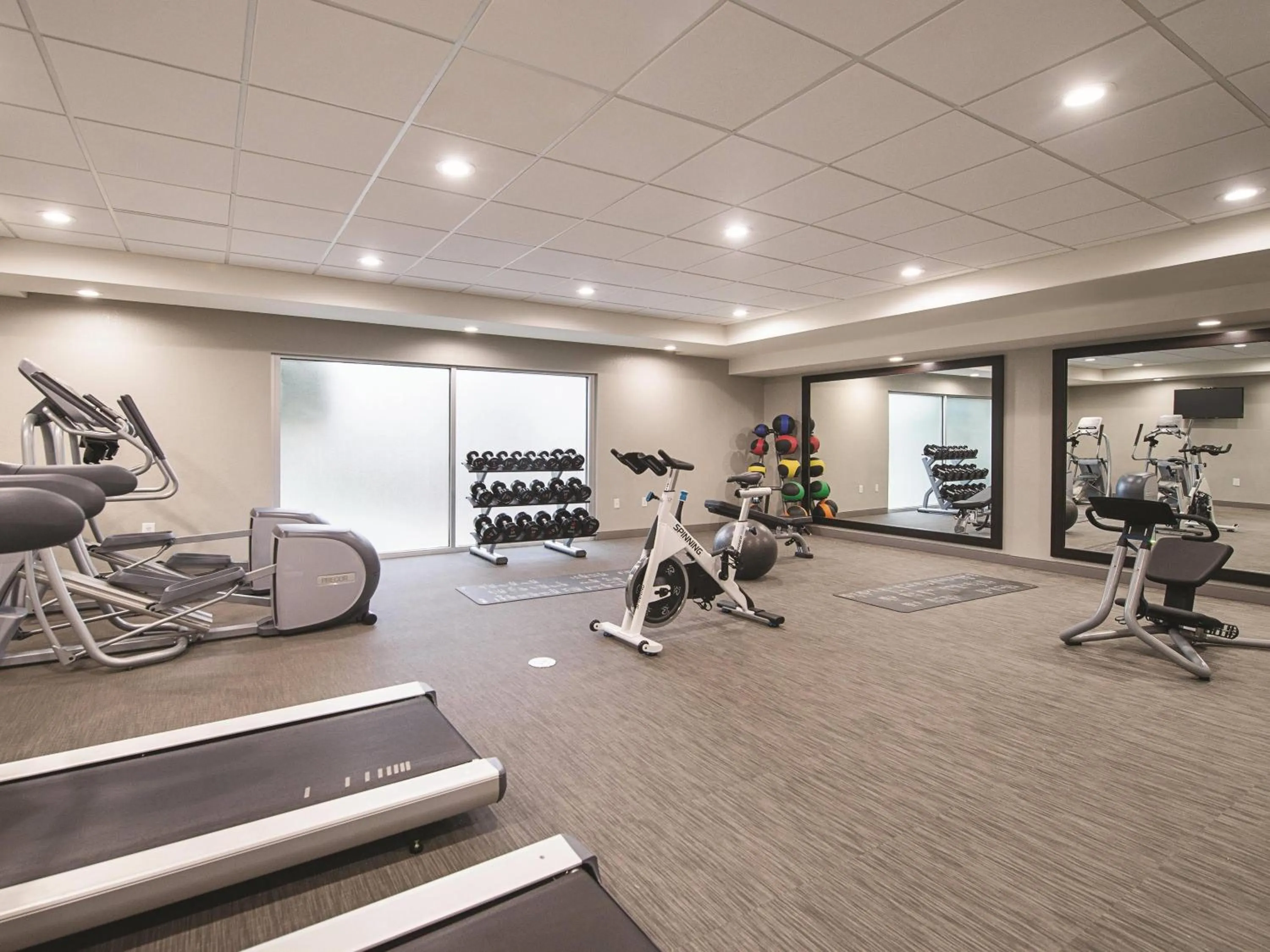Fitness centre/facilities in La Quinta by Wyndham Atlanta Alpharetta