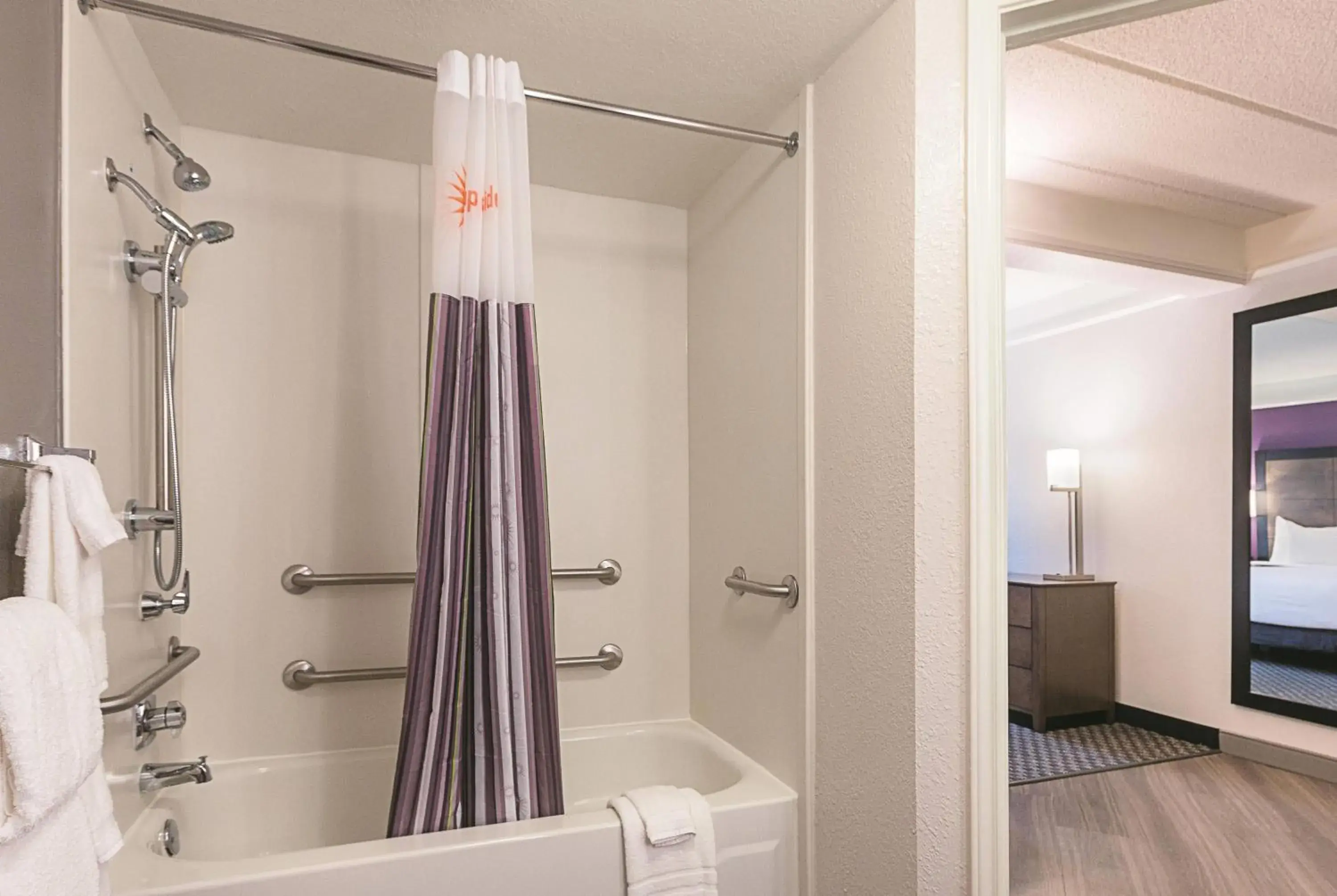 Photo of the whole room in La Quinta by Wyndham Atlanta Alpharetta Photo of the whole room in La Quinta by Wyndham Atlanta Alpharetta