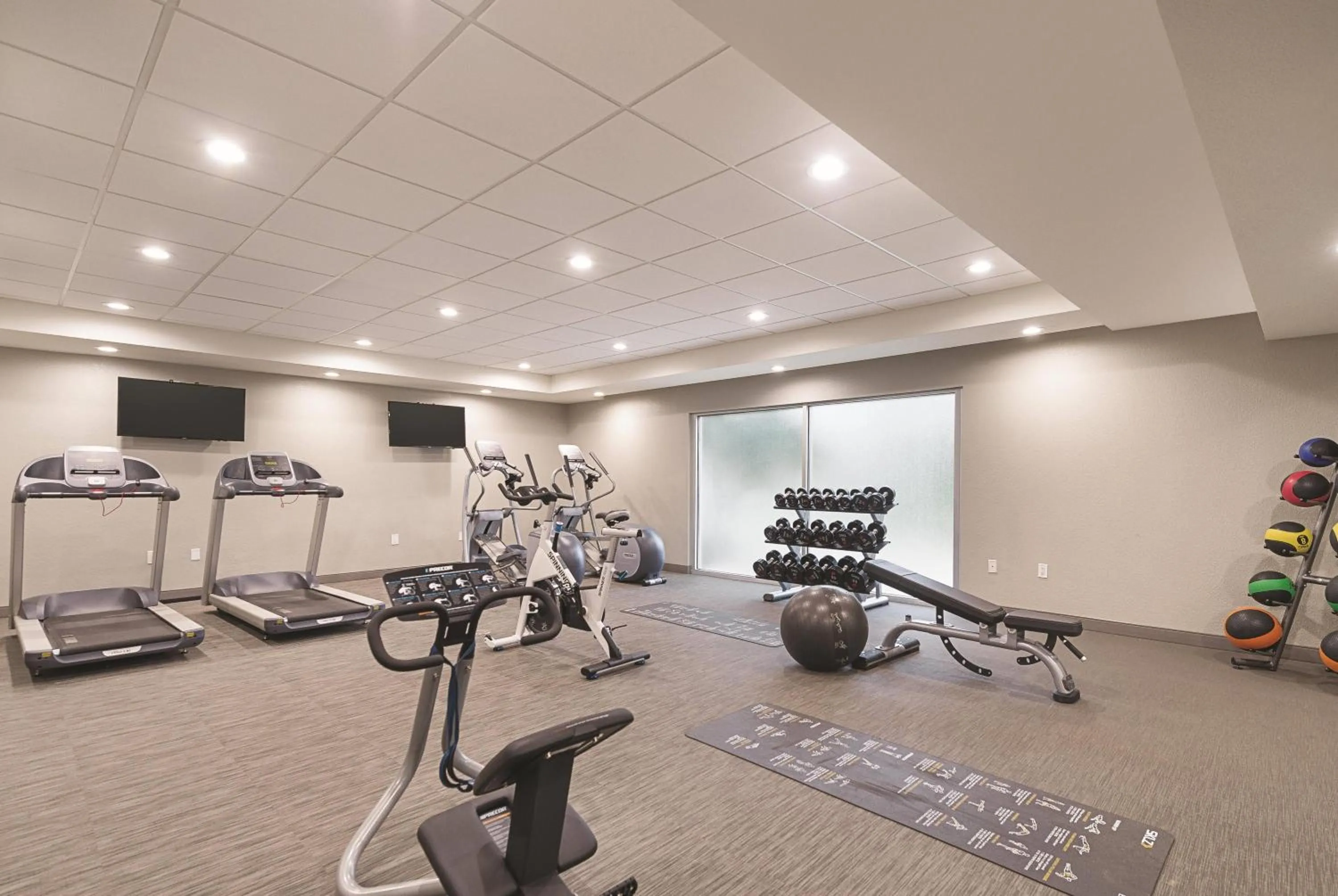 Fitness centre/facilities in La Quinta by Wyndham Atlanta Alpharetta