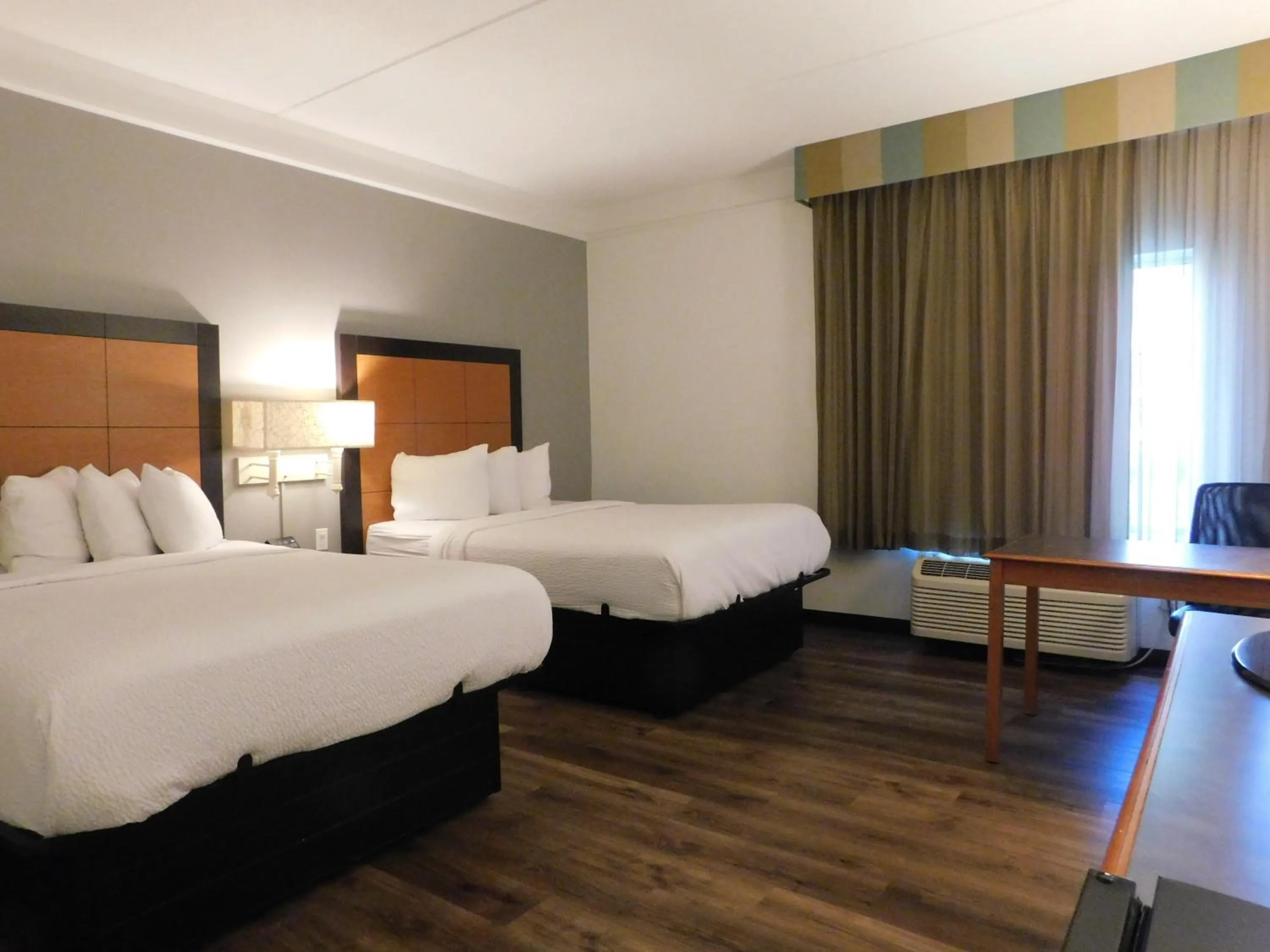 Bedroom, Bed in La Quinta by Wyndham Winston-Salem