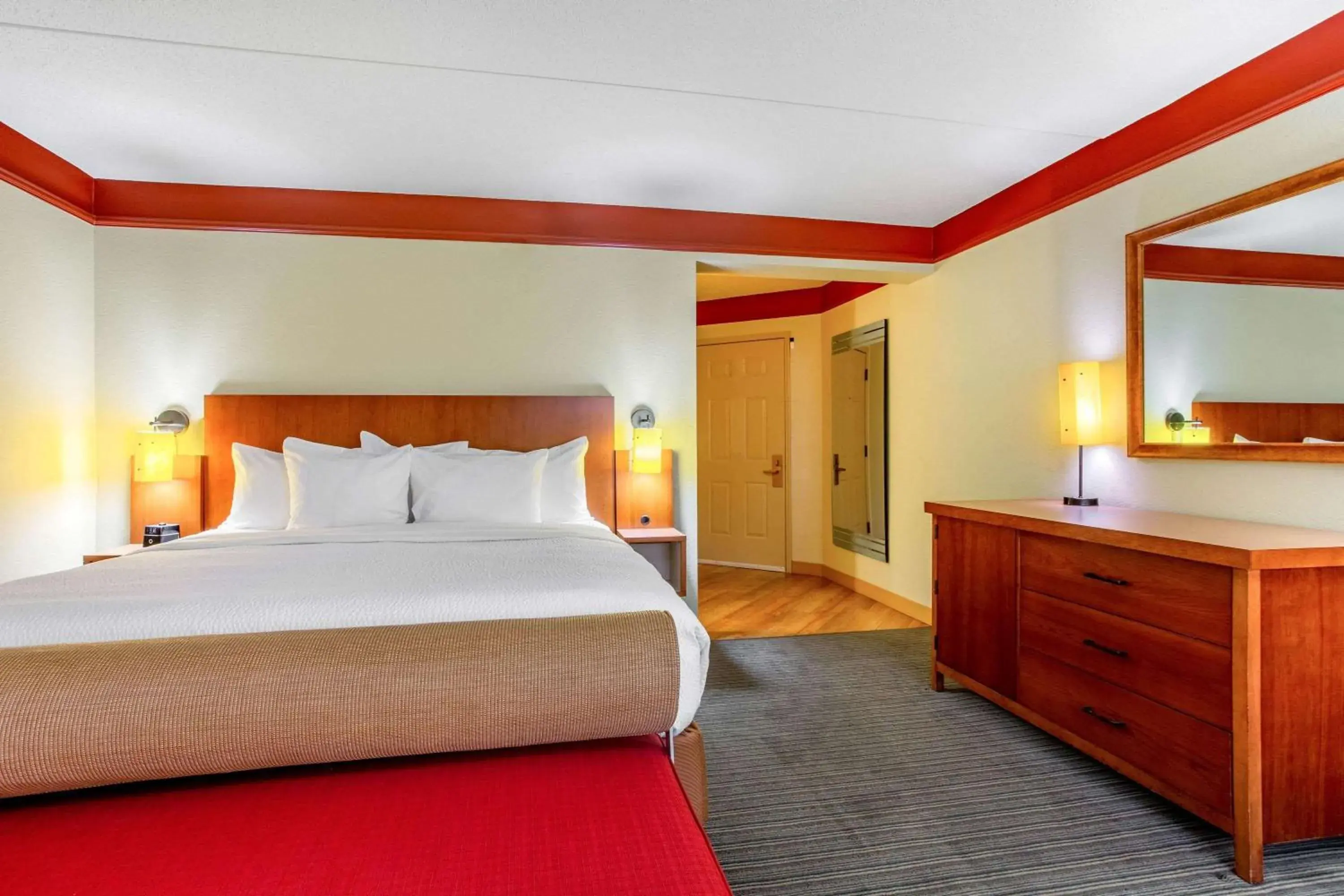 Photo of the whole room, Bed in La Quinta by Wyndham Raleigh Crabtree Photo of the whole room, Bed in La Quinta by Wyndham Raleigh Crabtree