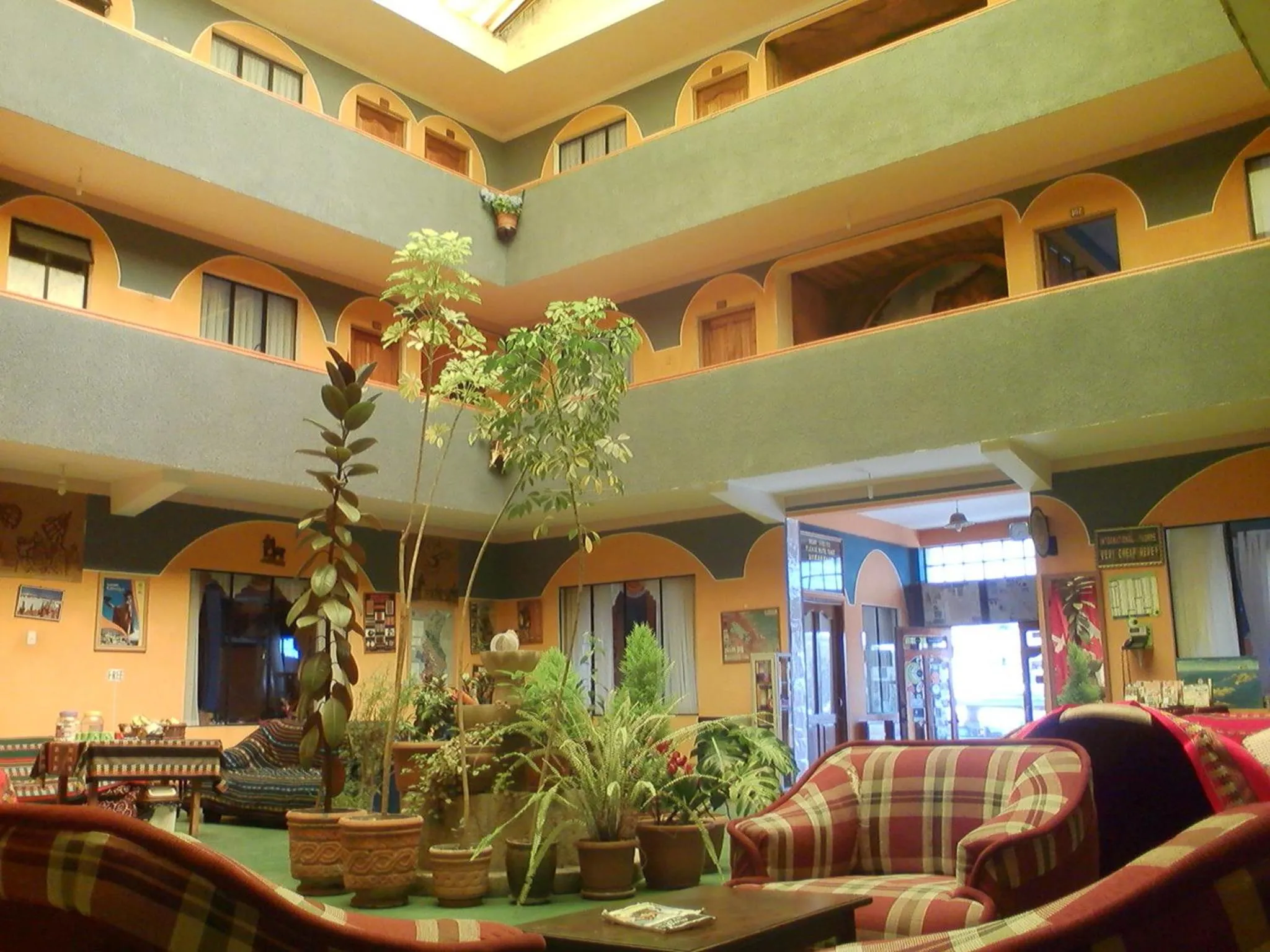 Restaurant/places to eat in Hotel Utama