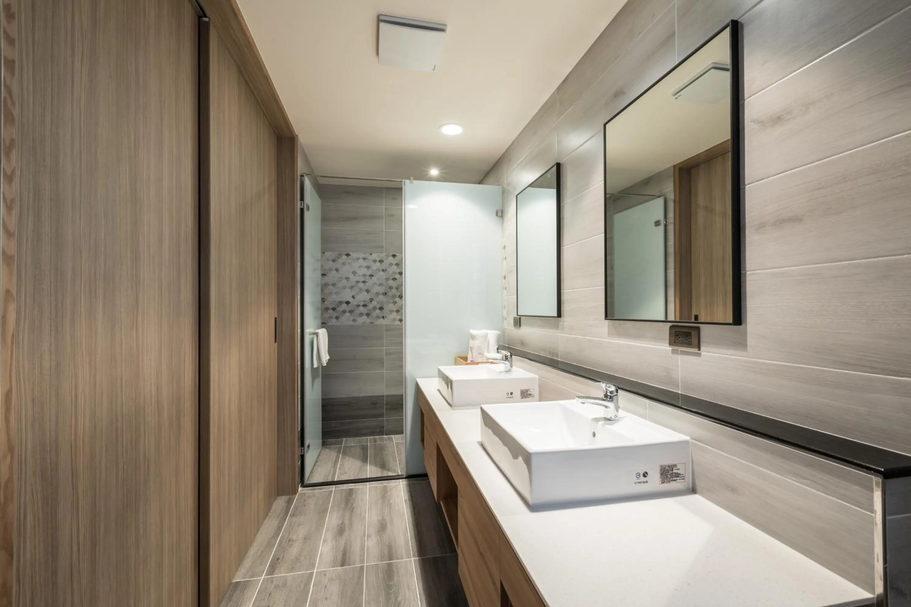 Shower in Grange Inn