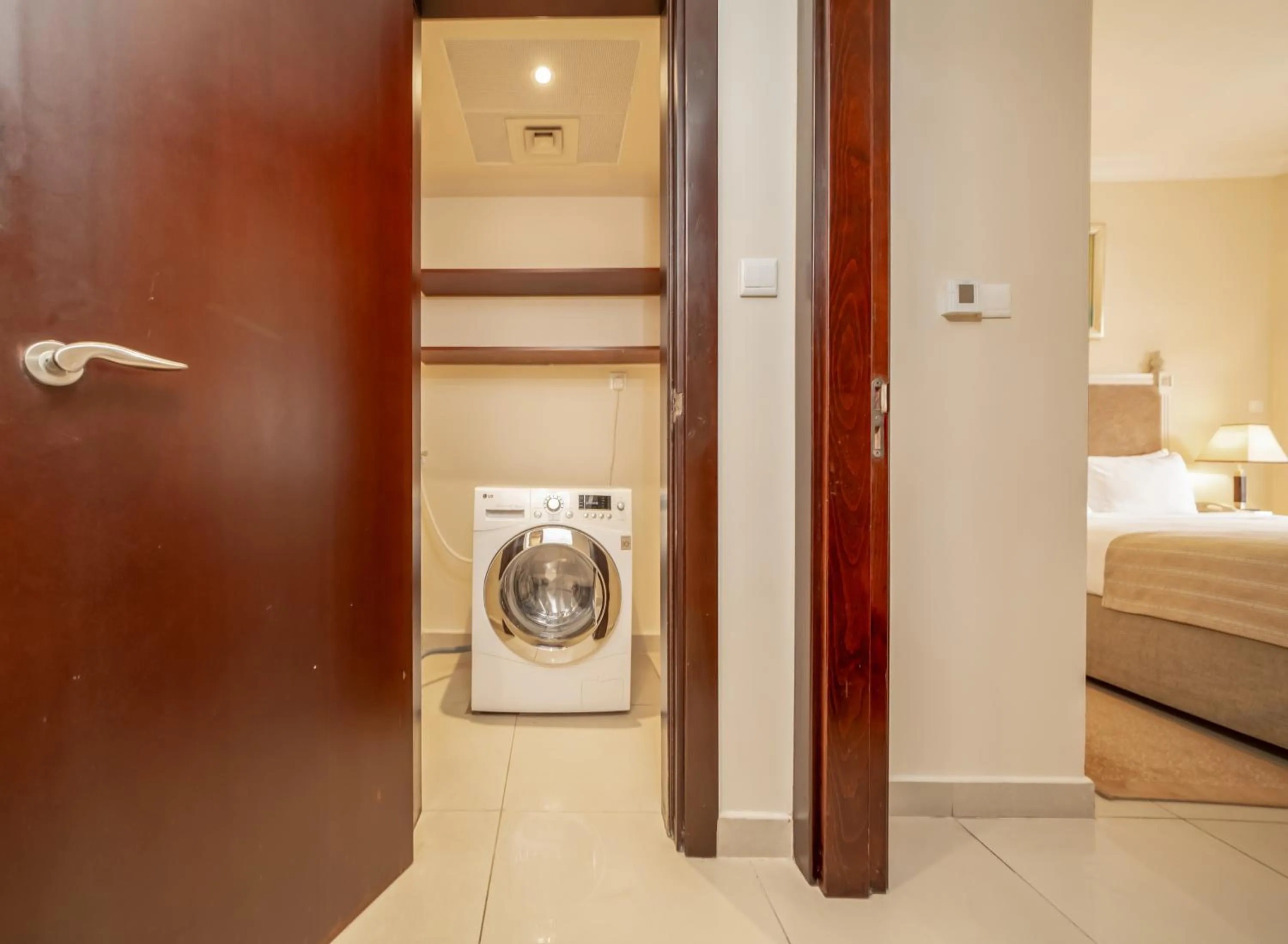 laundry, Bed in Mercure Dubai Barsha Heights Hotel Suites And Apartments