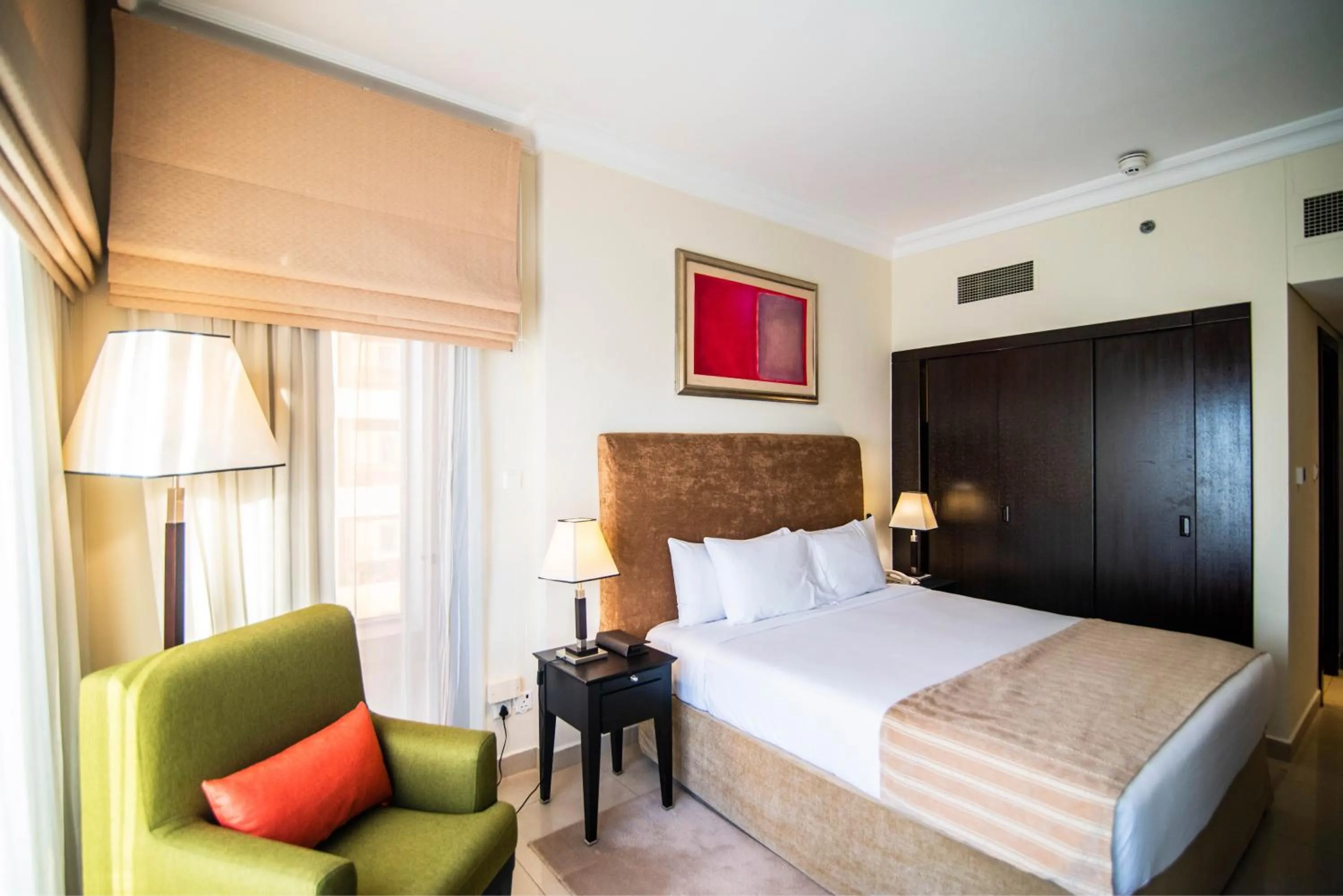 Bedroom, Bed in Mercure Dubai Barsha Heights Hotel Suites And Apartments
