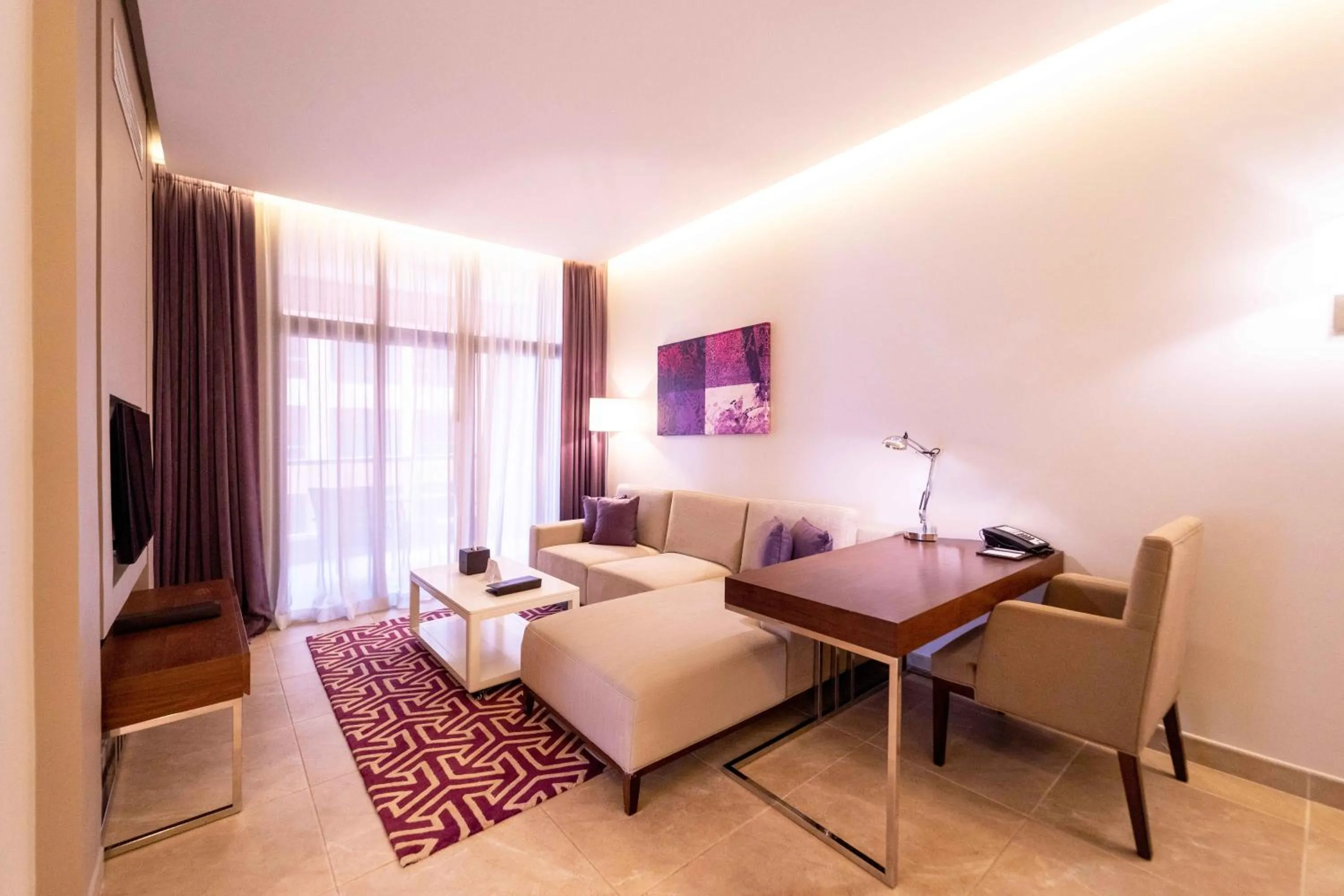 Living room, Bed in Mercure Dubai Barsha Heights Hotel Suites And Apartments