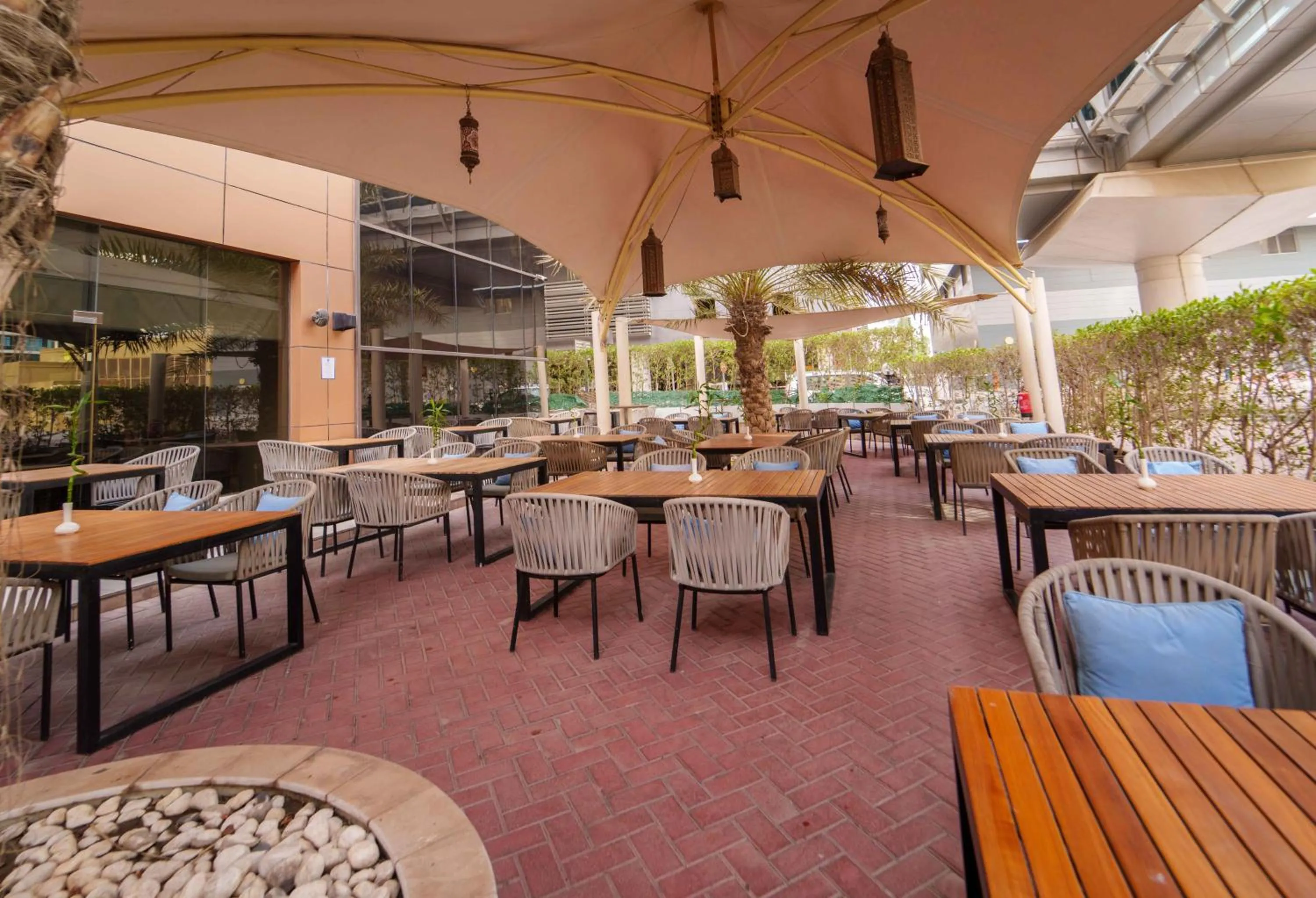 Restaurant/places to eat in Mercure Dubai Barsha Heights Hotel Suites And Apartments