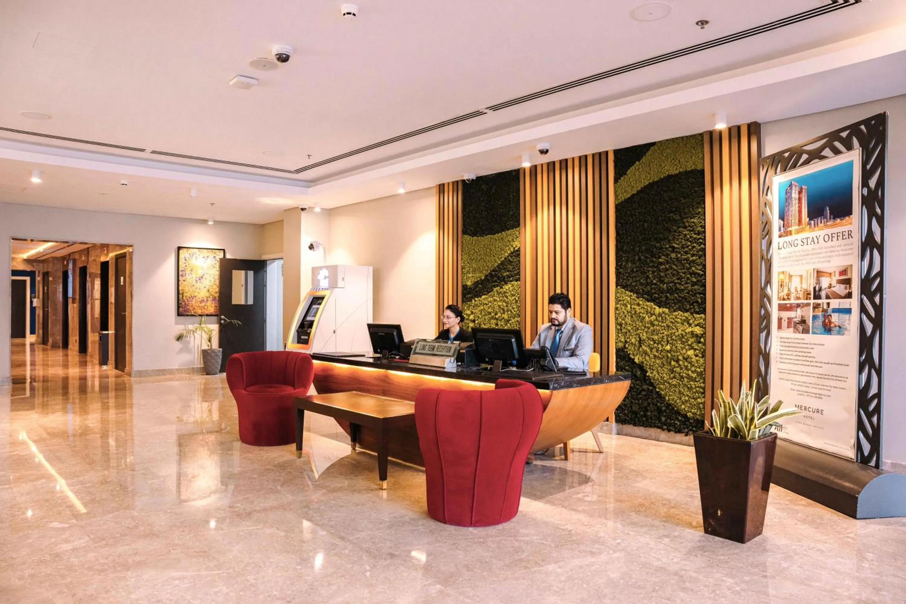 Lobby or reception in Mercure Dubai Barsha Heights Hotel Suites And Apartments