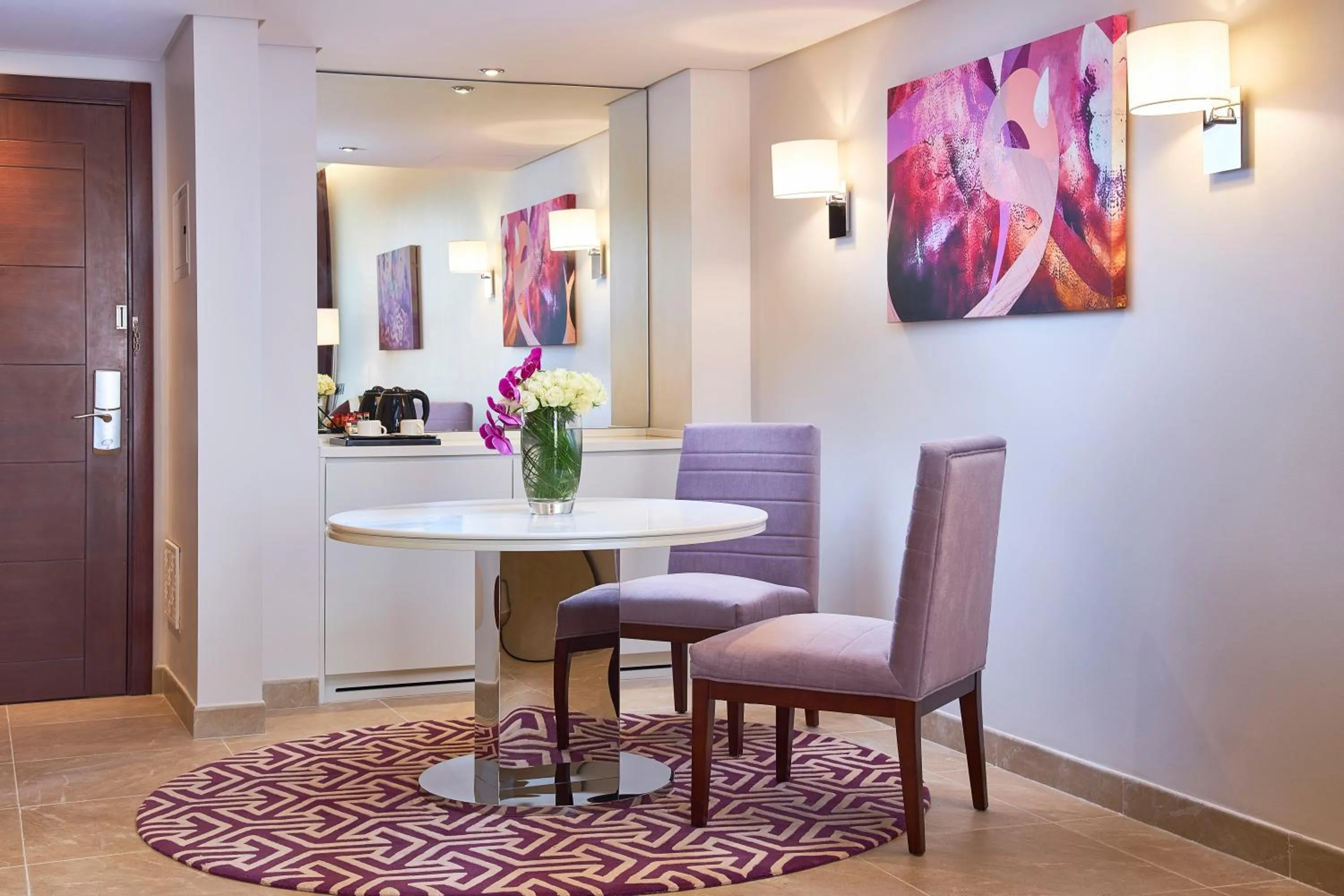 Coffee/tea facilities in Mercure Dubai Barsha Heights Hotel Suites And Apartments