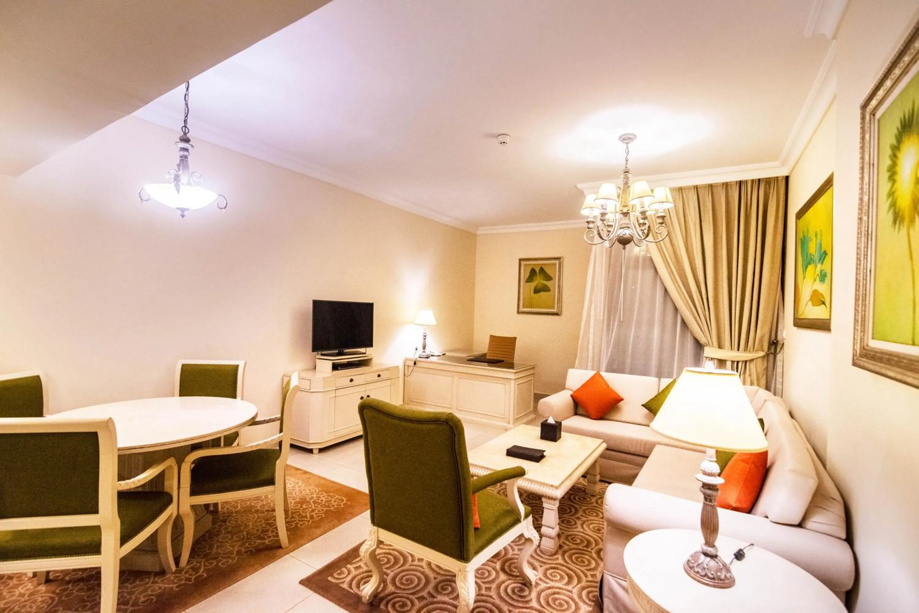 Seating area in Mercure Dubai Barsha Heights Hotel Suites And Apartments