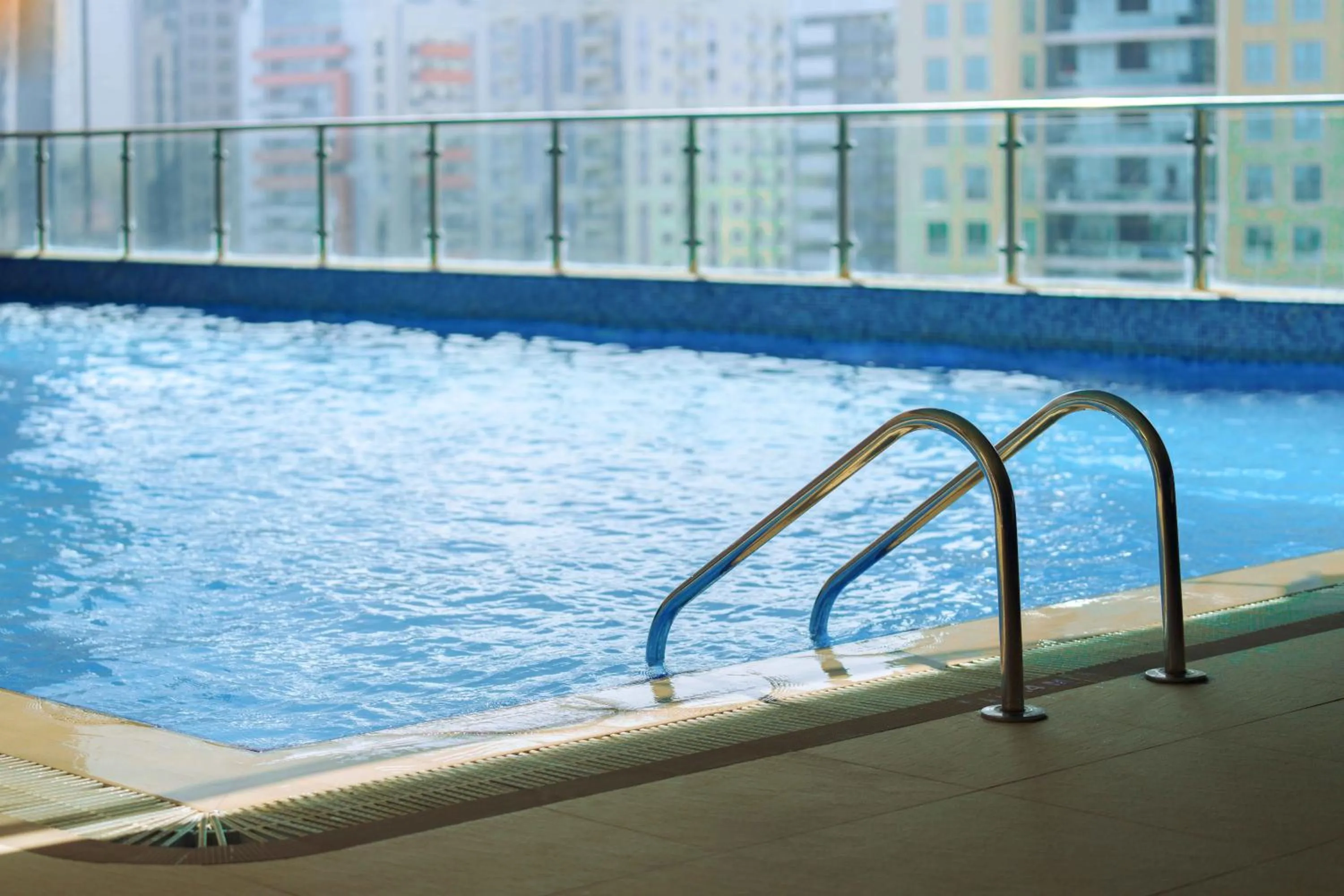 Swimming pool in Mercure Dubai Barsha Heights Hotel Suites And Apartments
