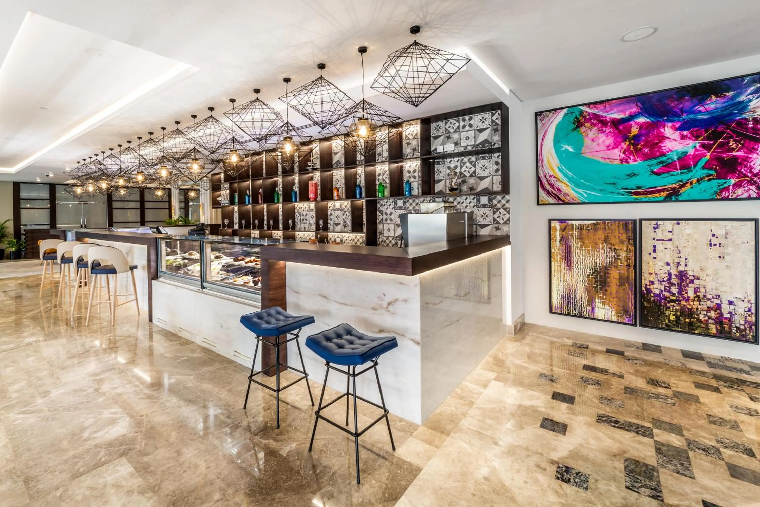 Restaurant/places to eat in Mercure Dubai Barsha Heights Hotel Suites And Apartments