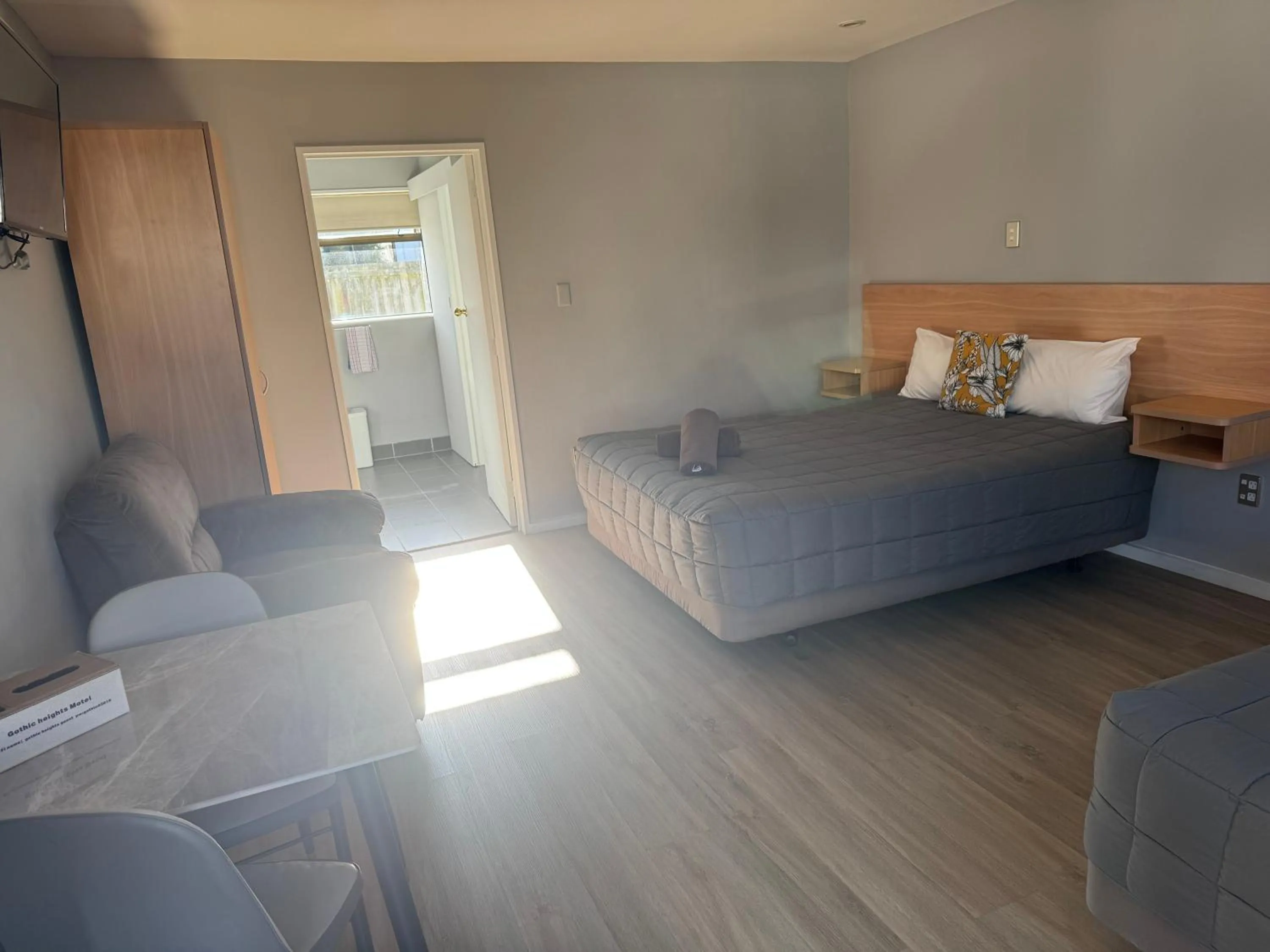 Photo of the whole room, Bed in Gothic Heights Motel