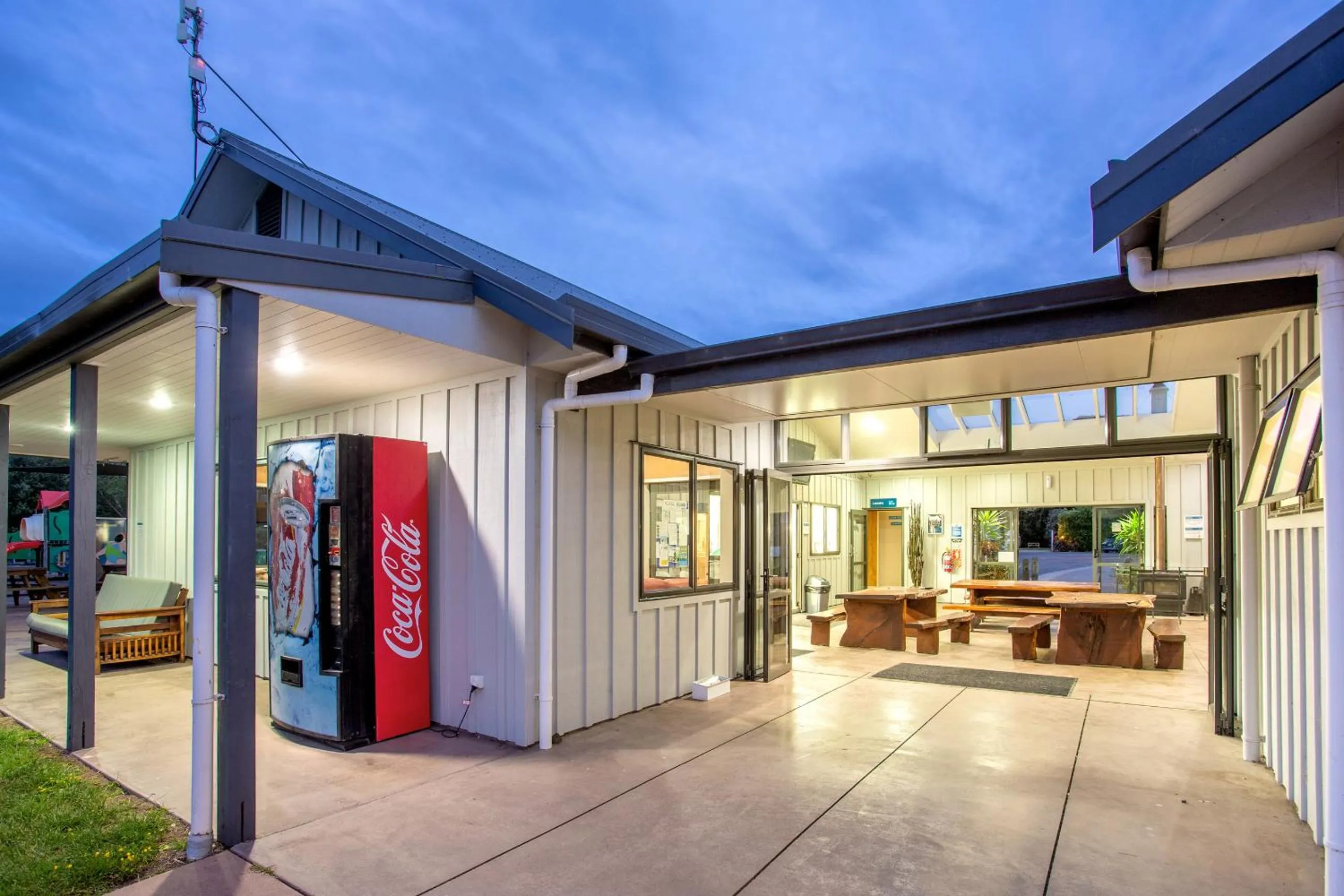 Communal lounge/ TV room in Hot Water Beach TOP 10 Holiday Park