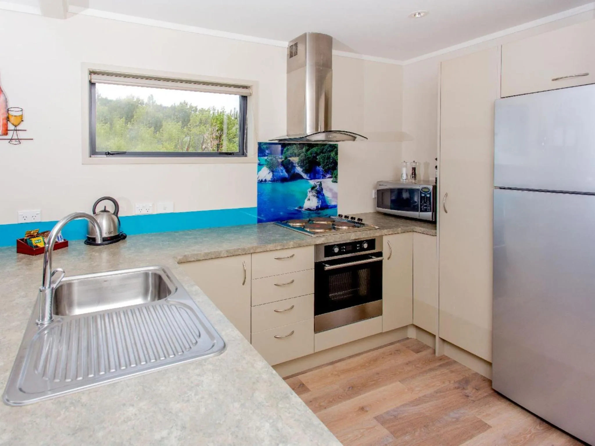 Kitchen or kitchenette in Hot Water Beach TOP 10 Holiday Park
