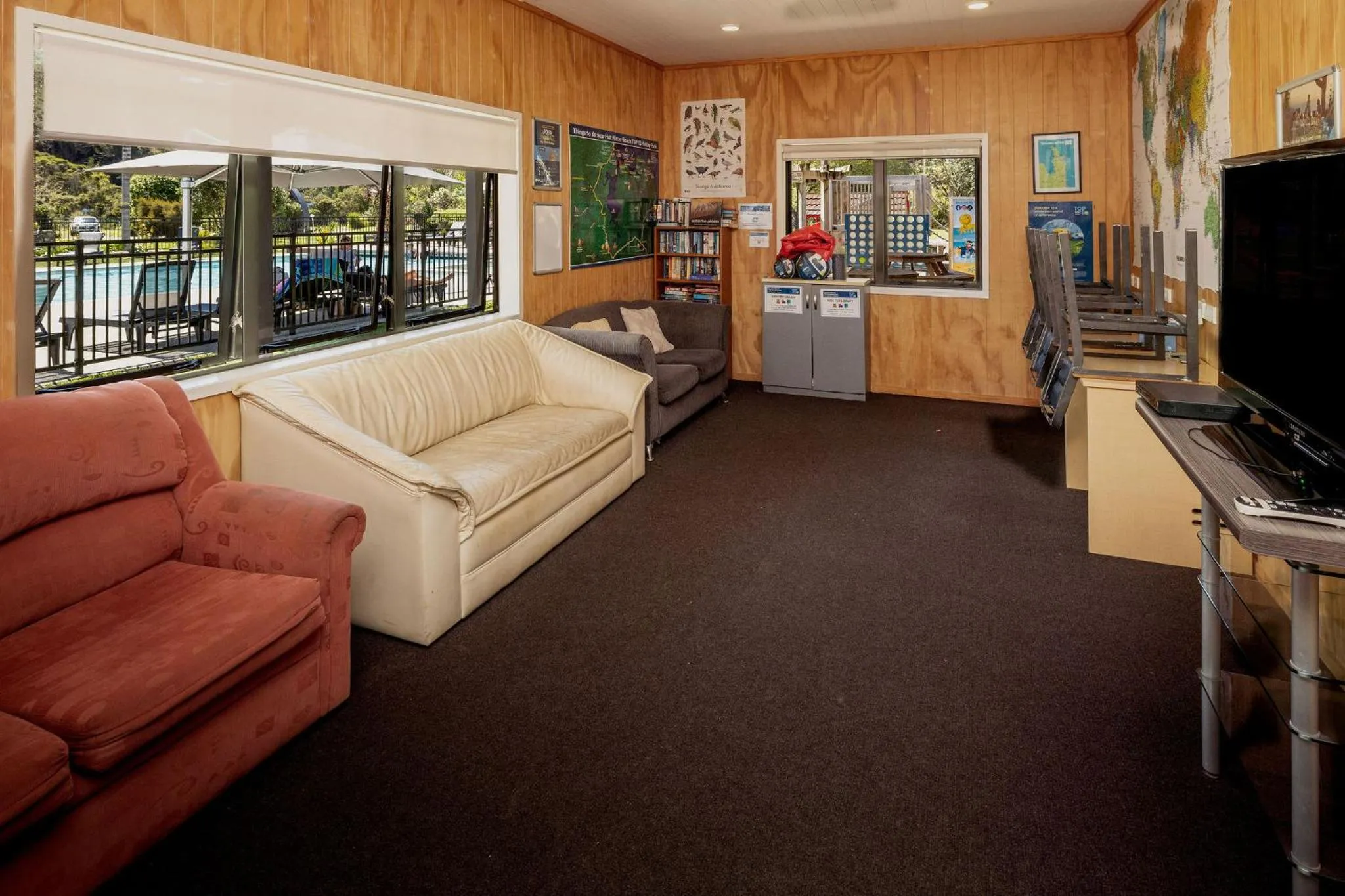 Communal lounge/ TV room in Hot Water Beach TOP 10 Holiday Park