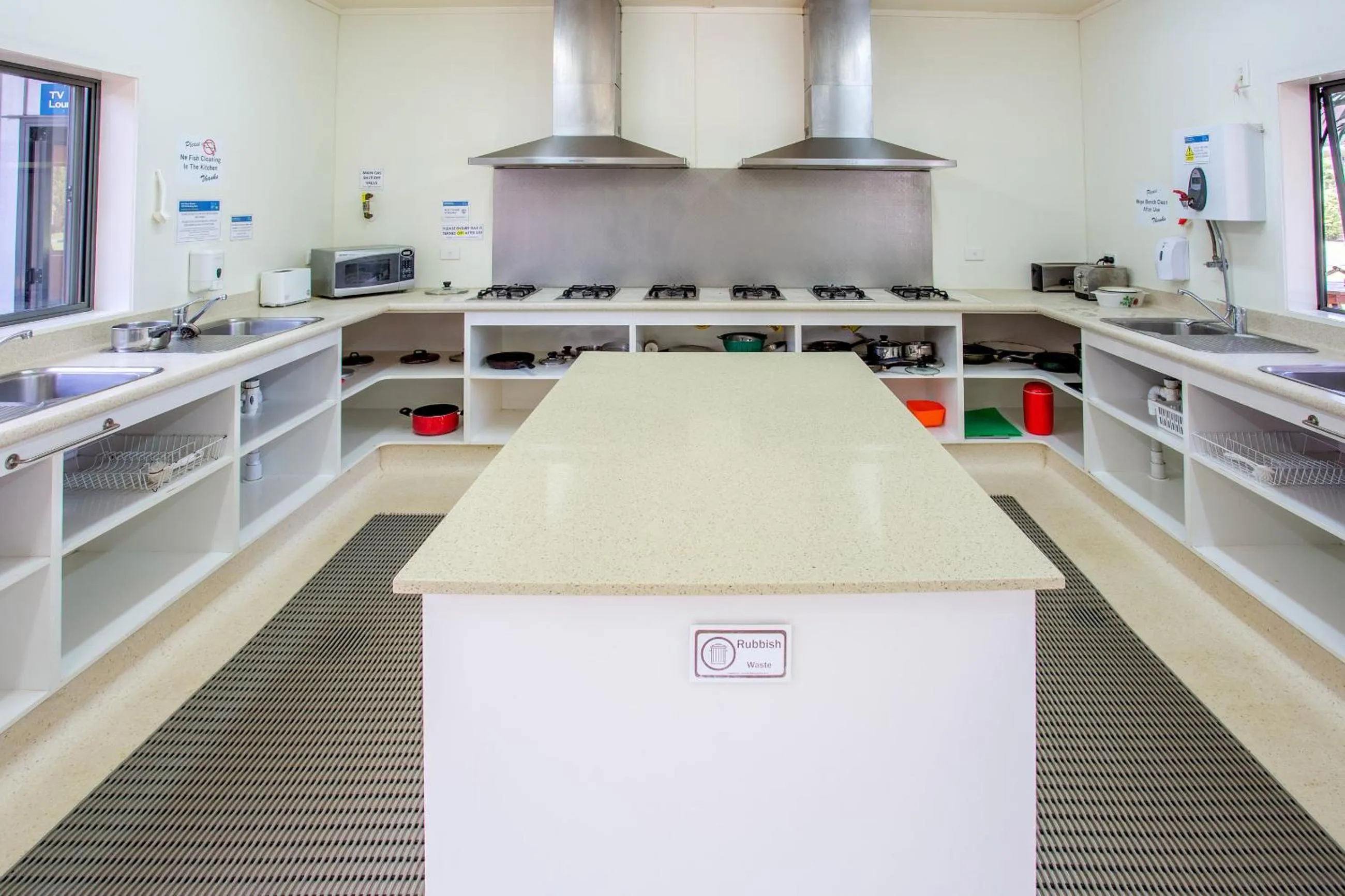 Communal lounge/ TV room in Hot Water Beach TOP 10 Holiday Park