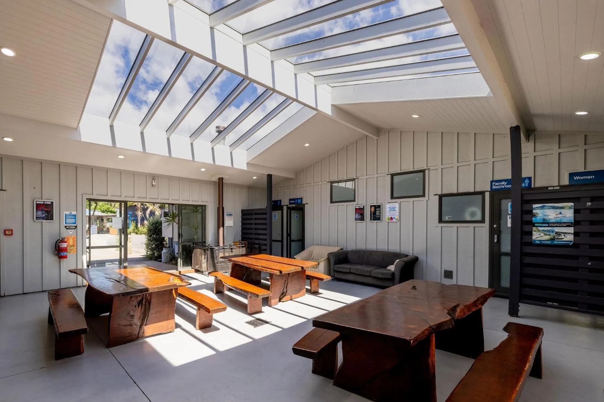 Communal lounge/ TV room in Hot Water Beach TOP 10 Holiday Park