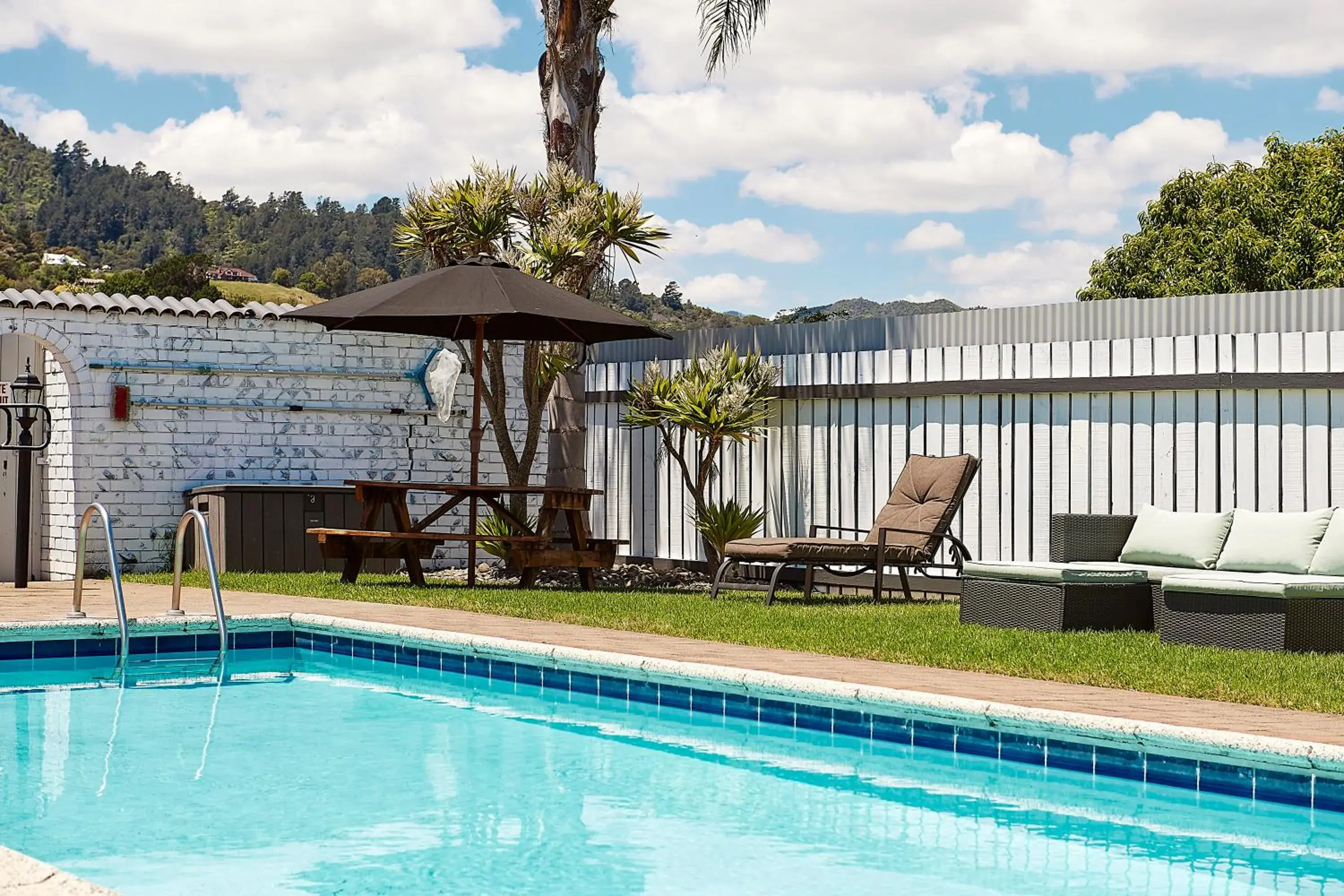 Swimming pool in Rolleston Motel Thames - Wenzel Motels Swimming pool in Rolleston Motel Thames - Wenzel Motels