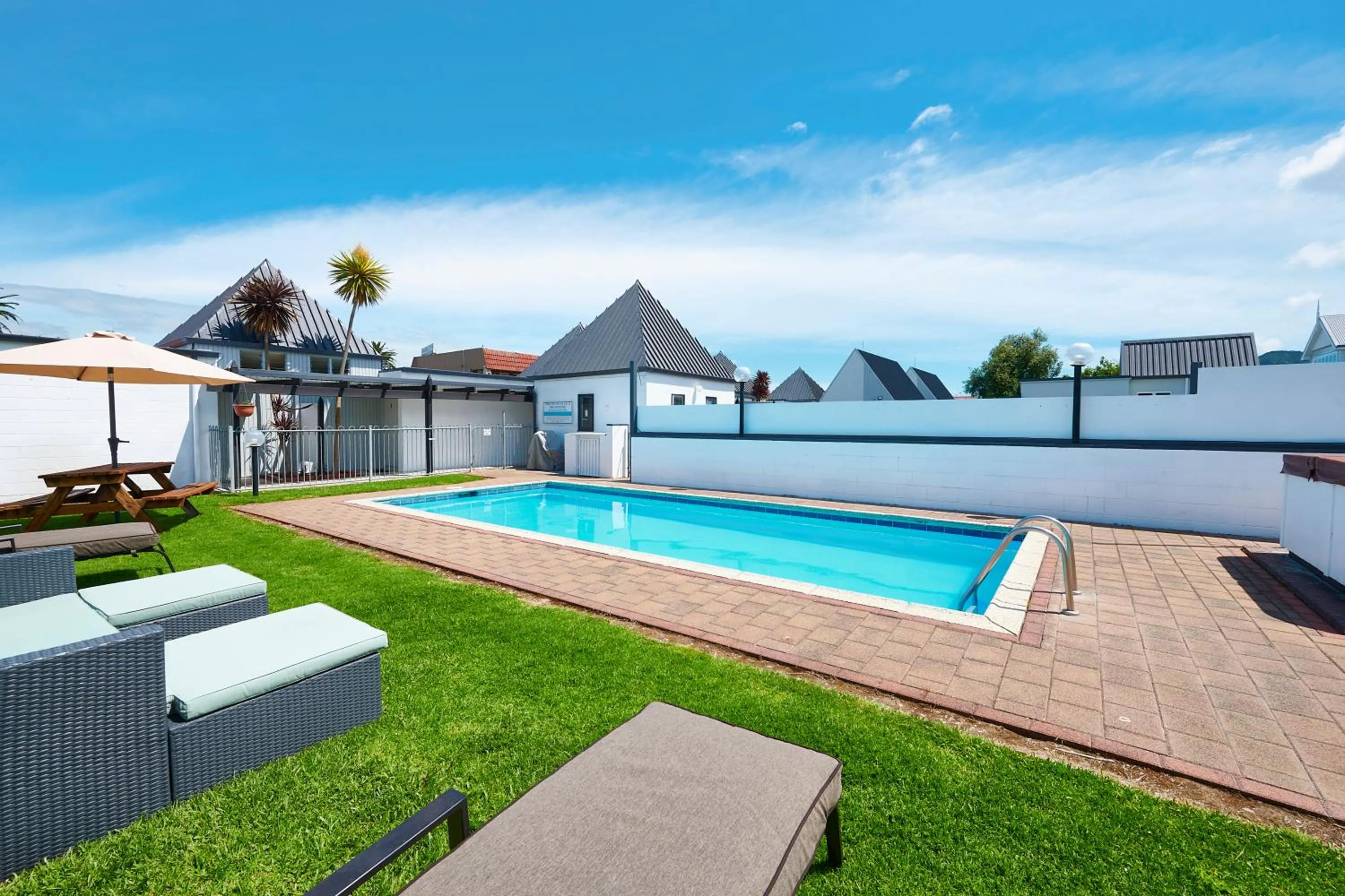 BBQ facilities in Rolleston Motel Thames - Wenzel Motels