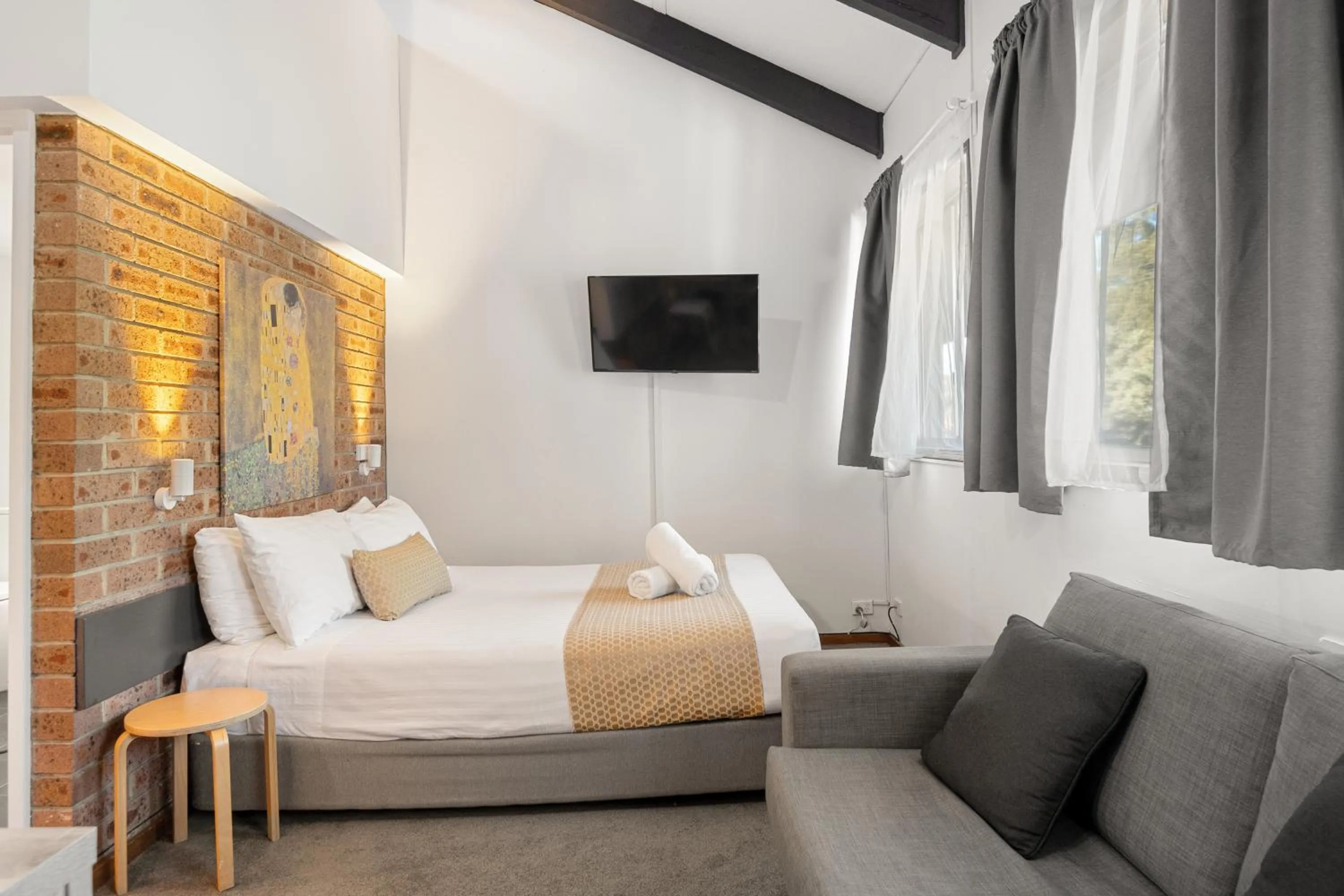 Bed in Alpine Gables