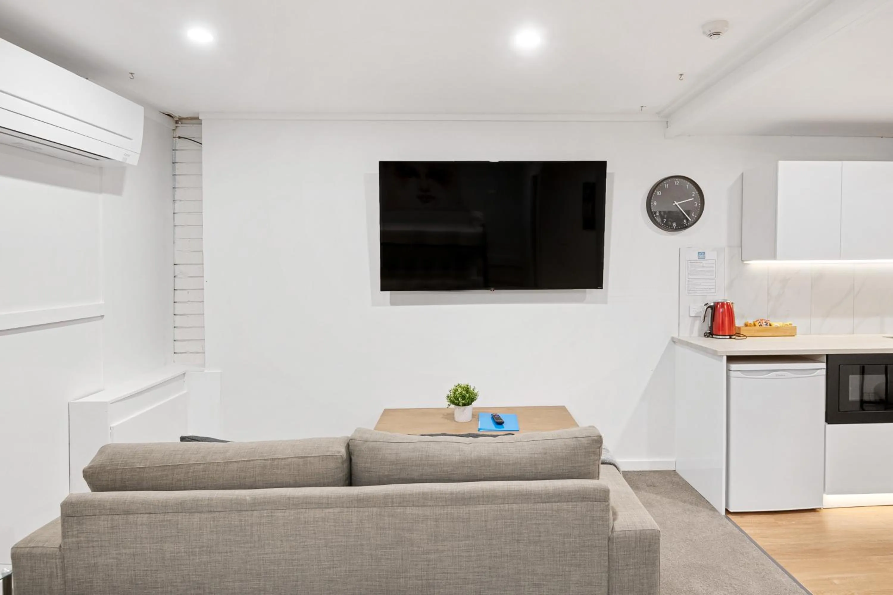 TV and multimedia in Alpine Gables