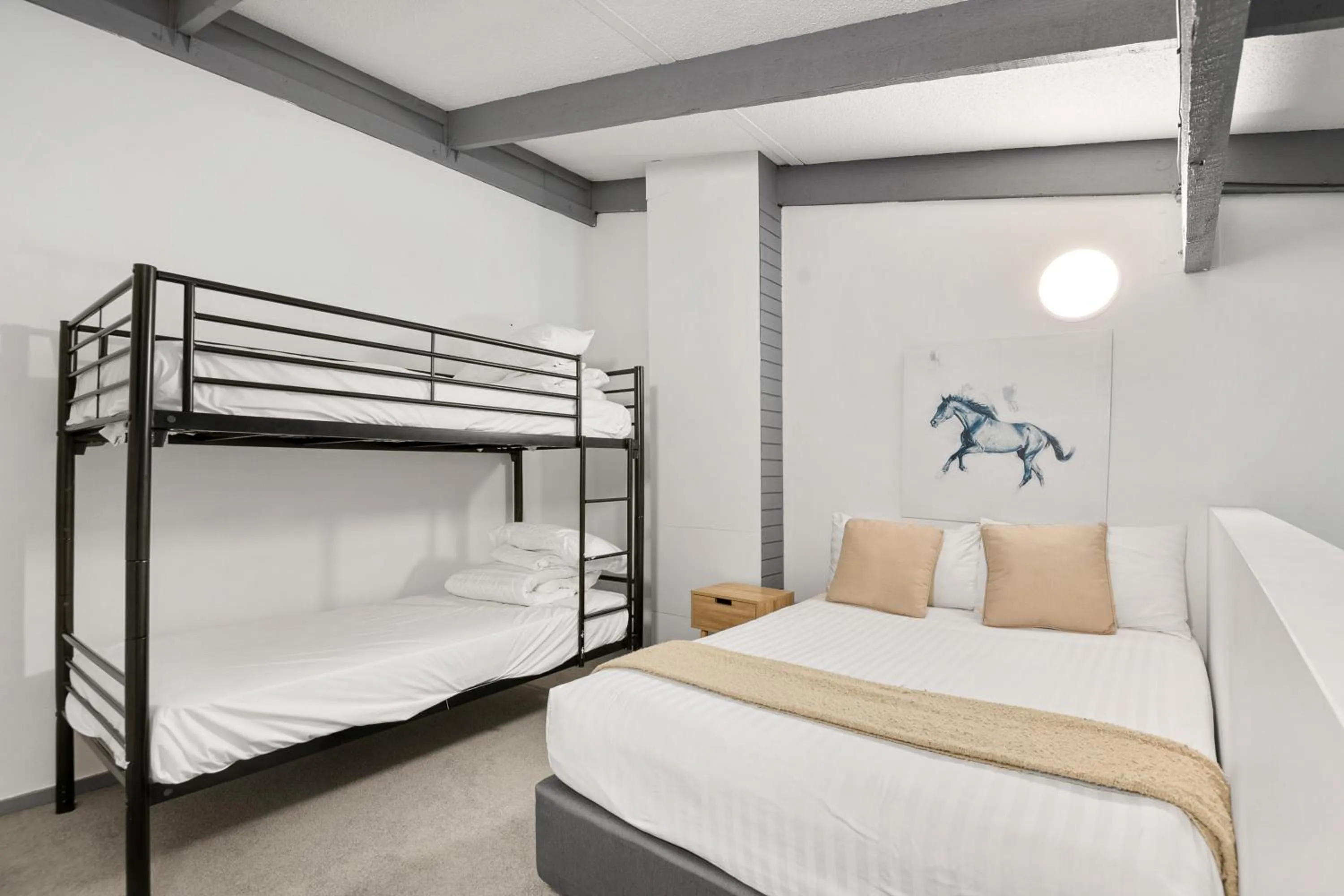 Bedroom, Bed in Alpine Gables