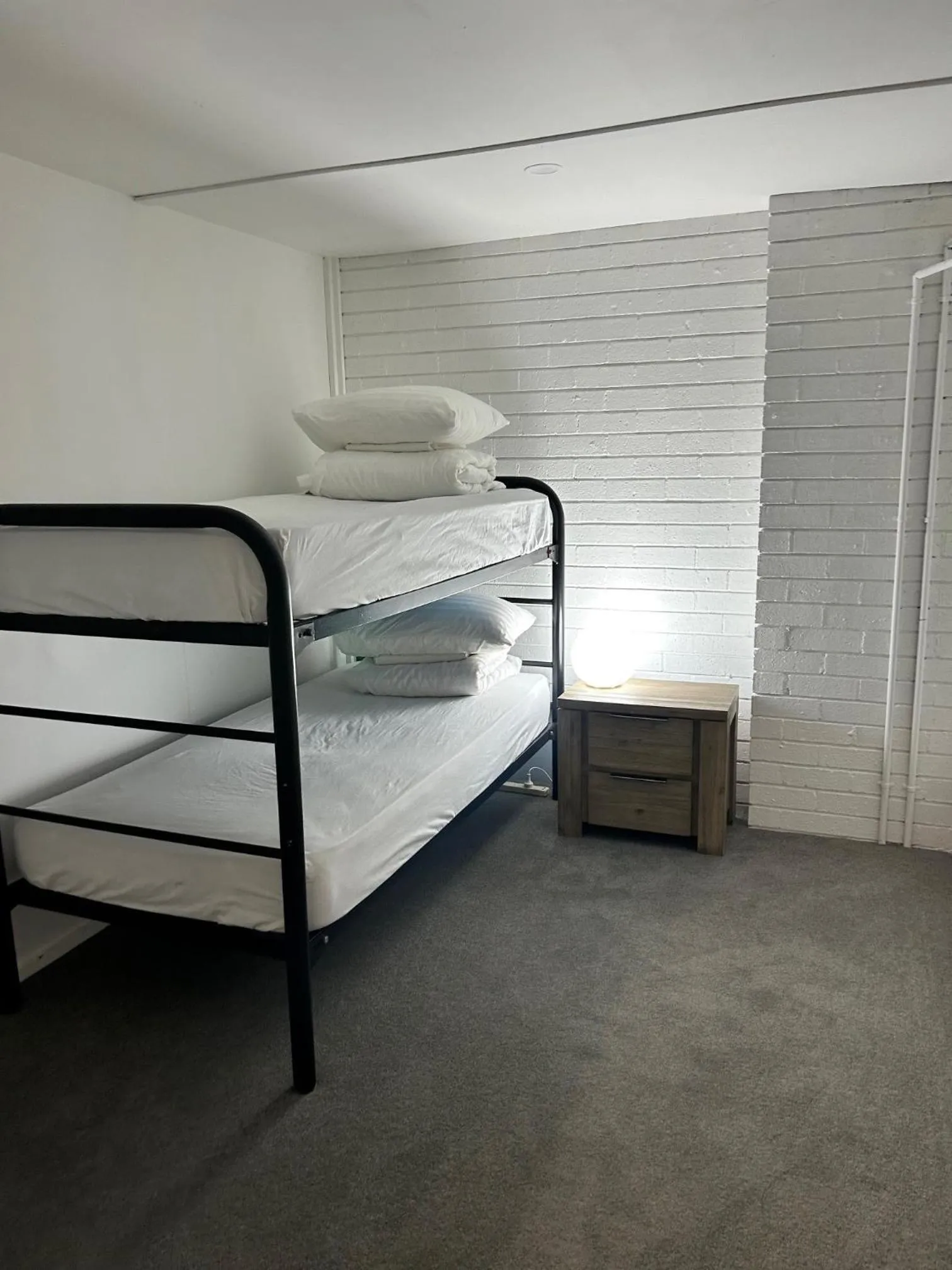 Bedroom, Bed in Alpine Gables