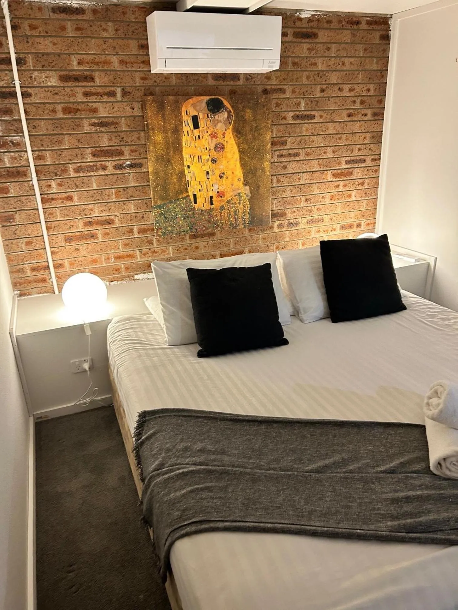 Bedroom, Bed in Alpine Gables